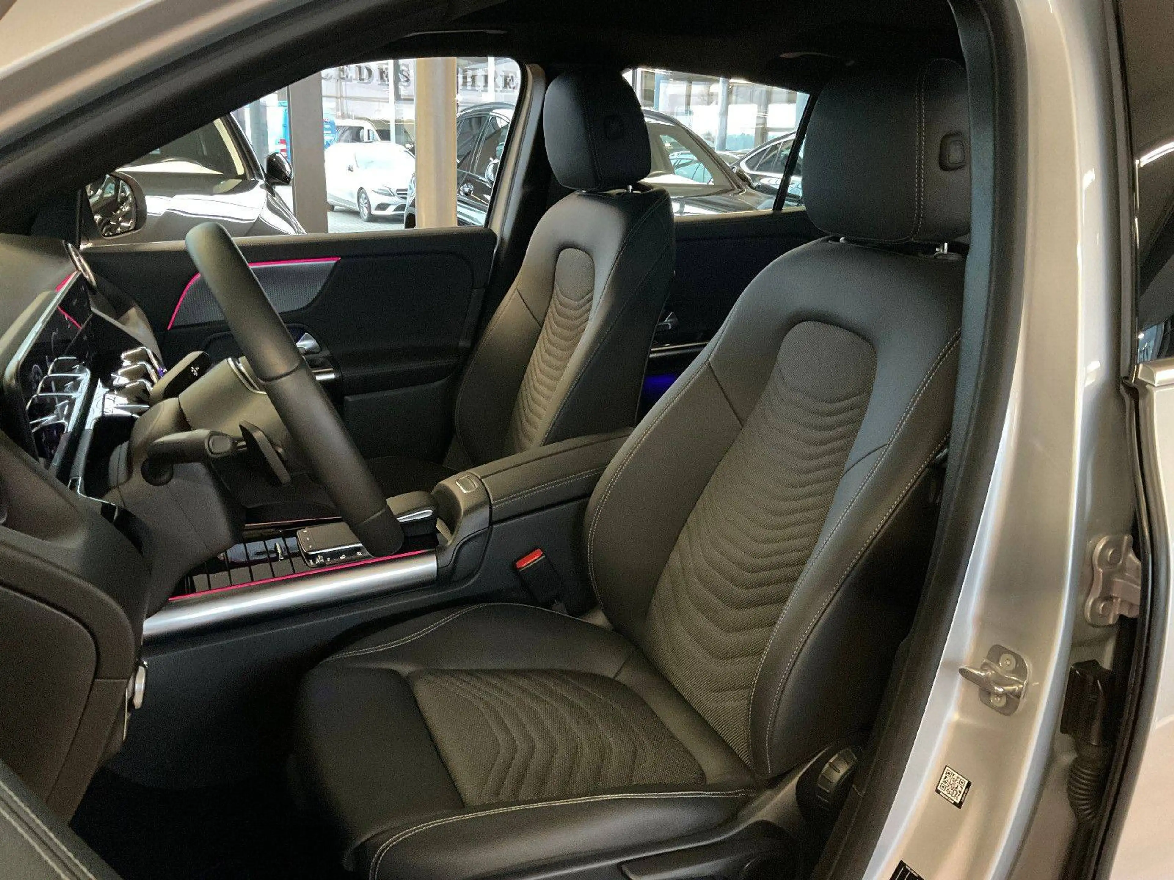 Mercedes-Benz EQA 300 EQA 300 4Matic (243.708) — photo 7