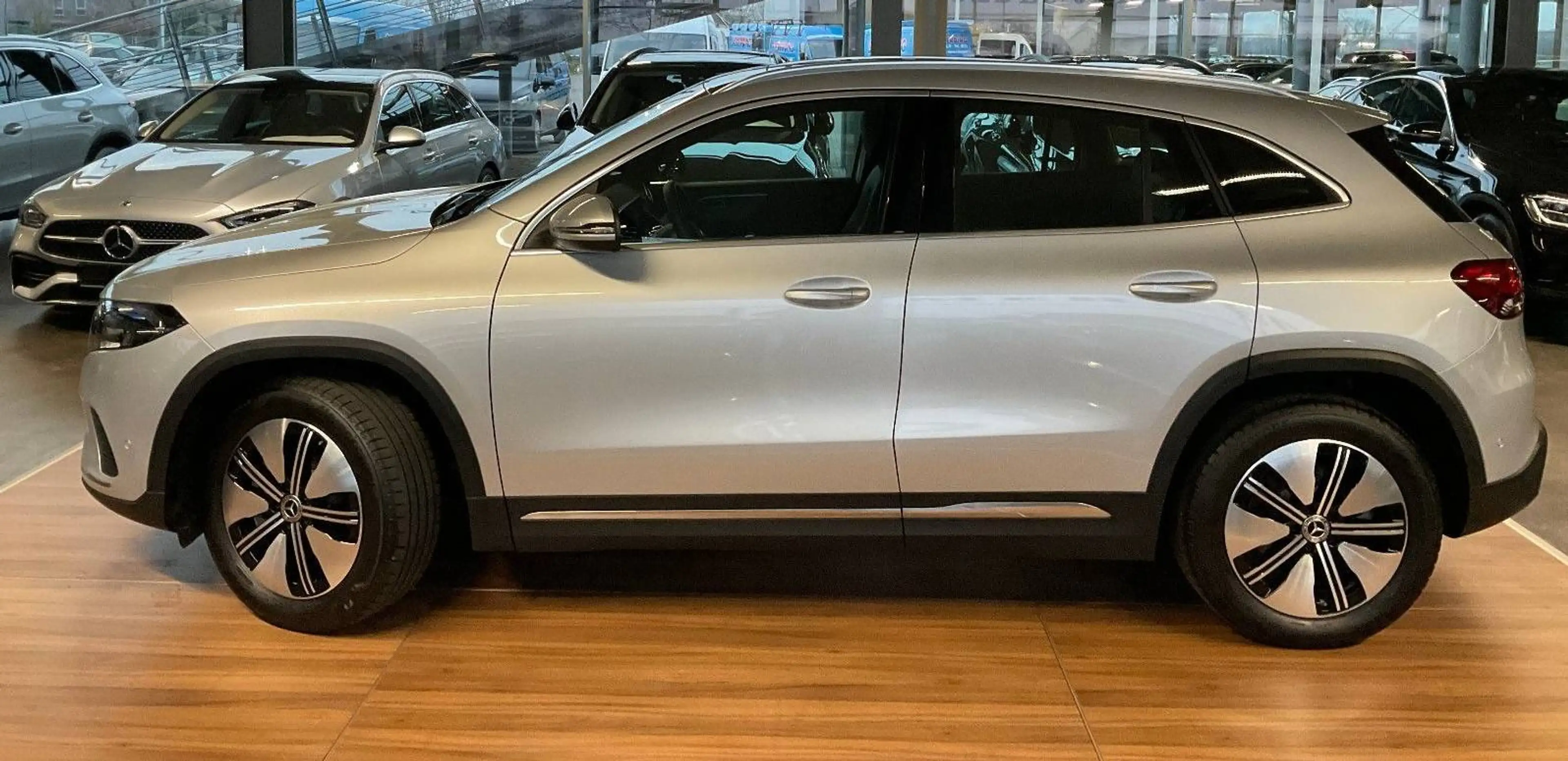 Mercedes-Benz EQA 300 EQA 300 4Matic (243.708) — photo 5