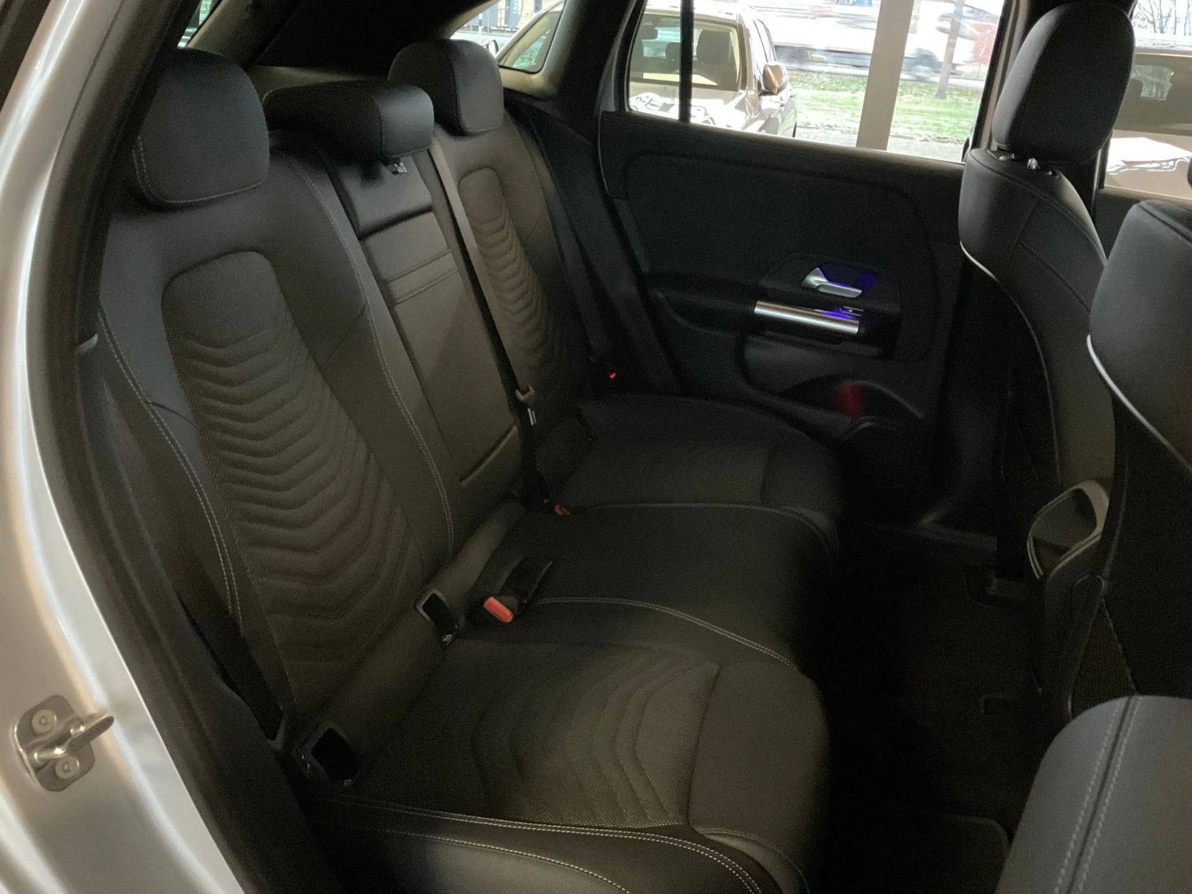Mercedes-Benz EQA 300 EQA 300 4Matic (243.708) — photo 9
