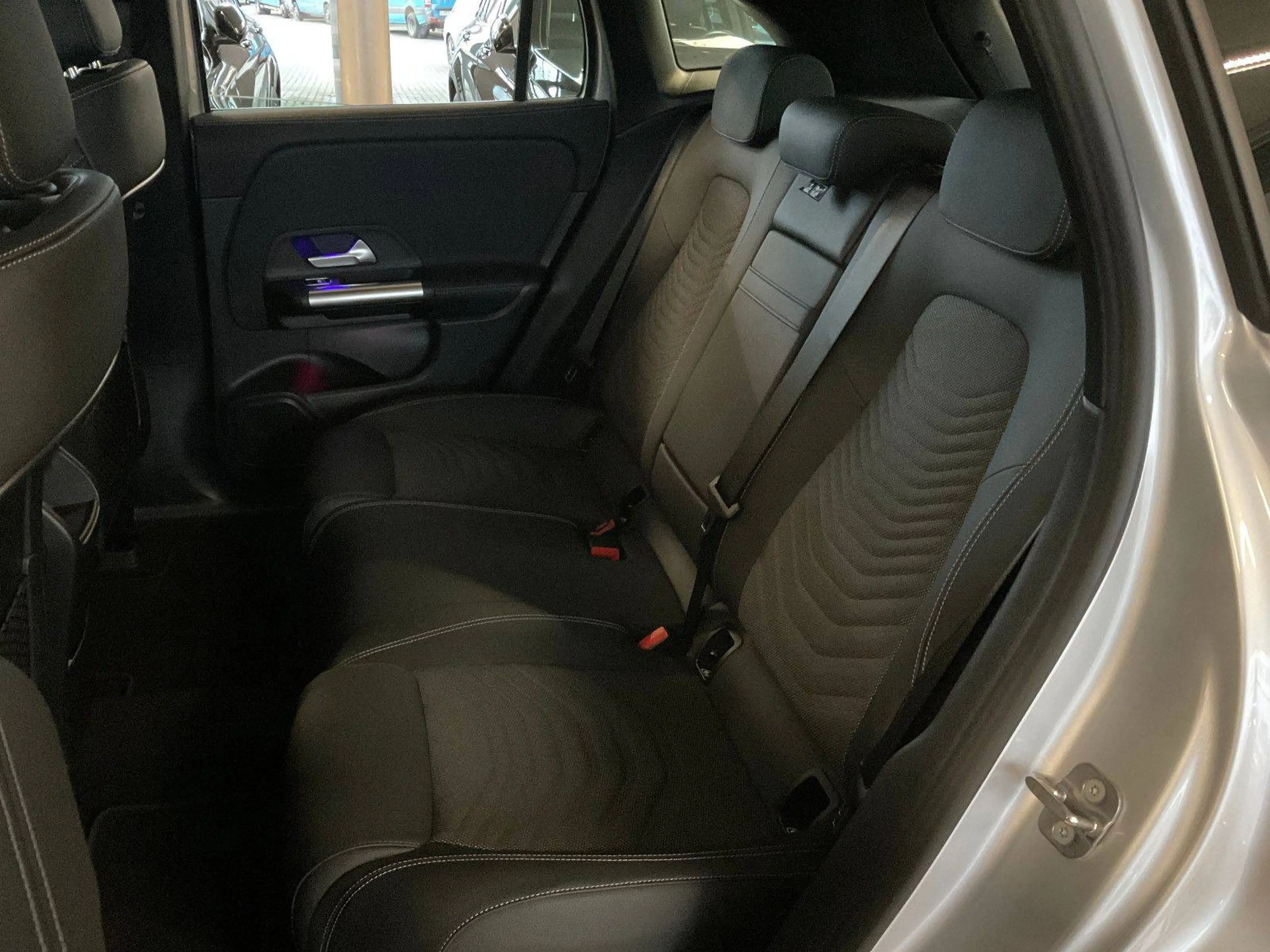 Mercedes-Benz EQA 300 EQA 300 4Matic (243.708) — photo 8