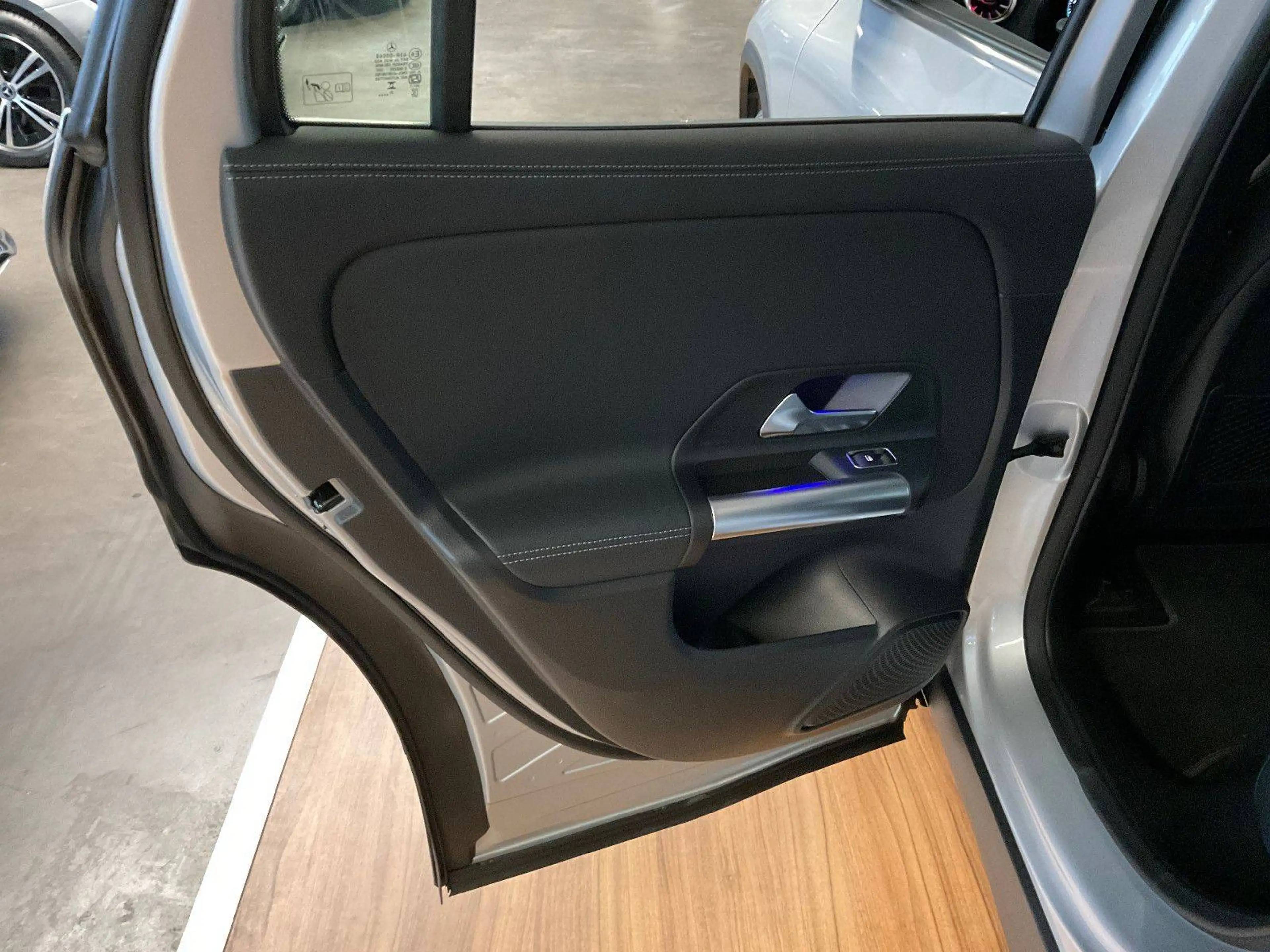 Mercedes-Benz EQA 300 EQA 300 4Matic (243.708) — photo 12