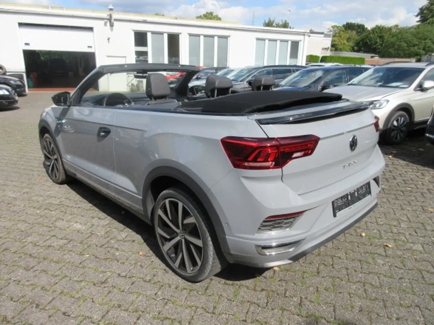 Volkswagen T-Roc Cabrio R-Line Edition 1.5 TSI DSG NAVI AHK LEDER BEATS KAMERA ALU LED APS AID ACC KLIMA SITZHEIZUNG Grau - 2