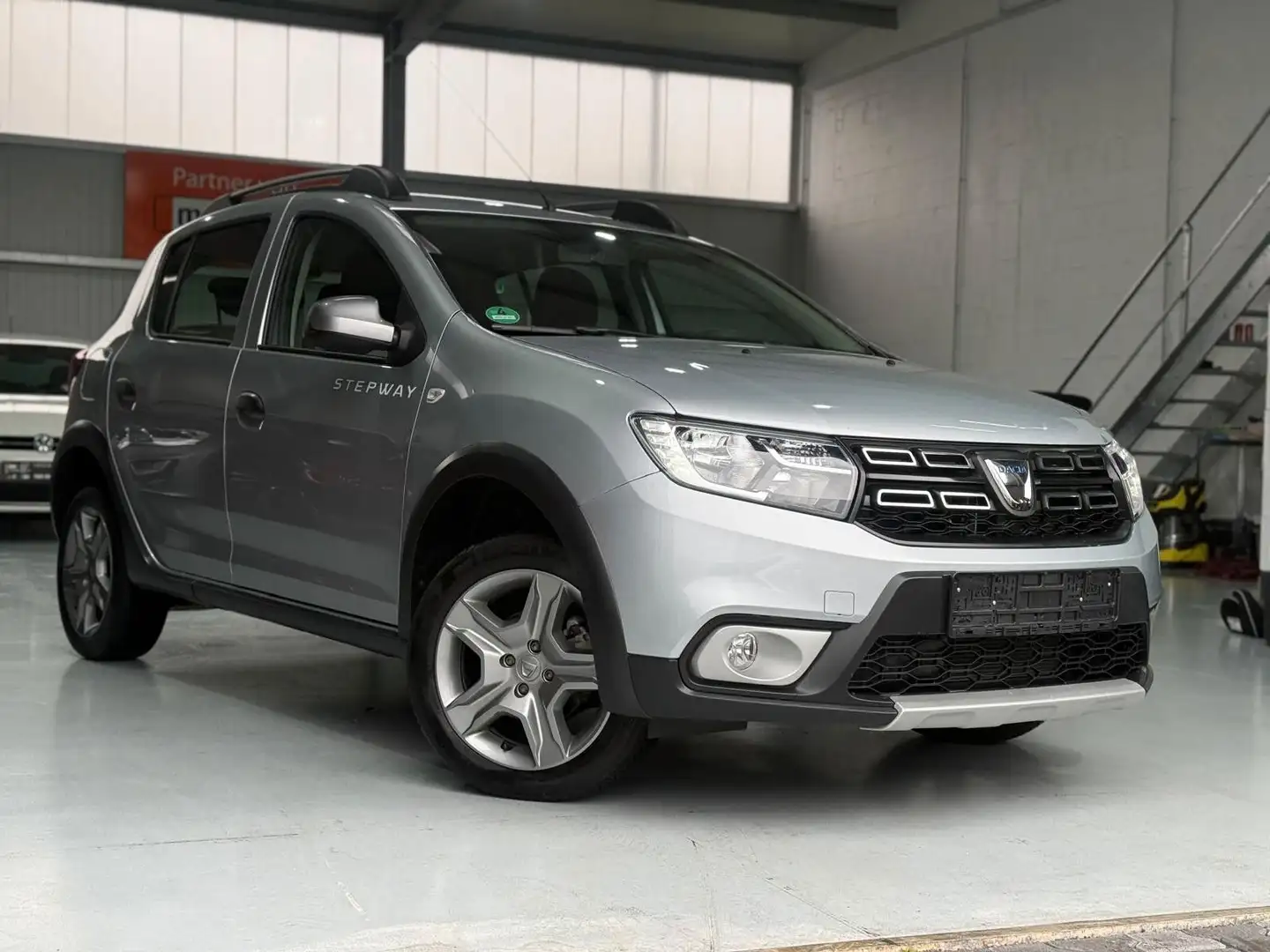 Dacia Sandero II Stepway Essential Klima Grau - 2