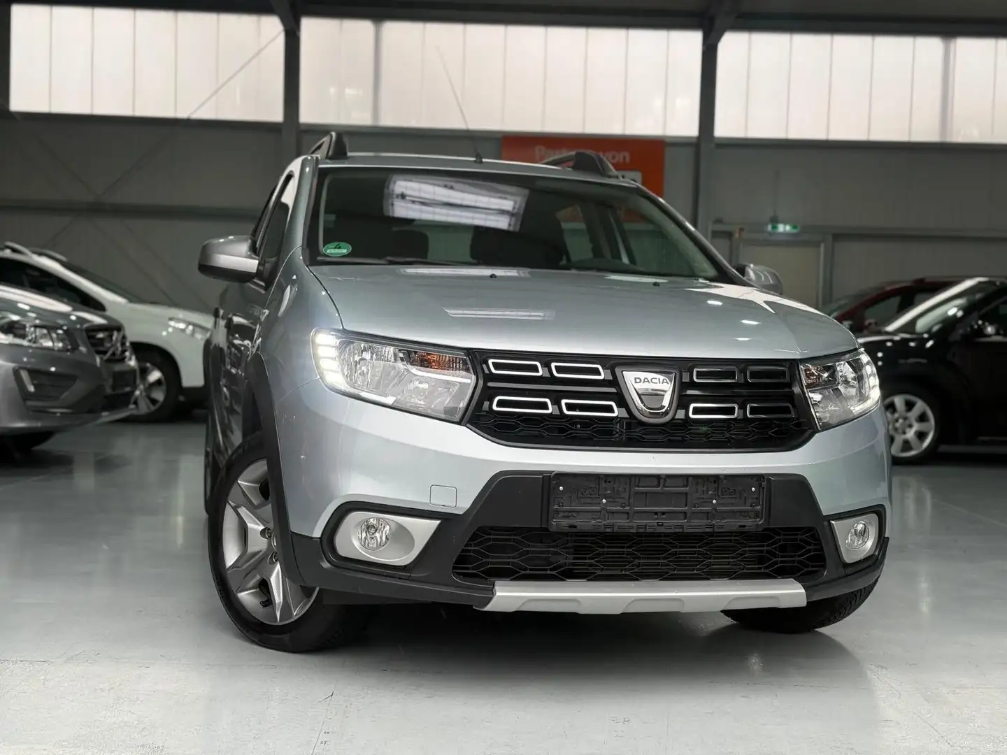 Dacia Sandero II Stepway Essential Klima Grau - 1