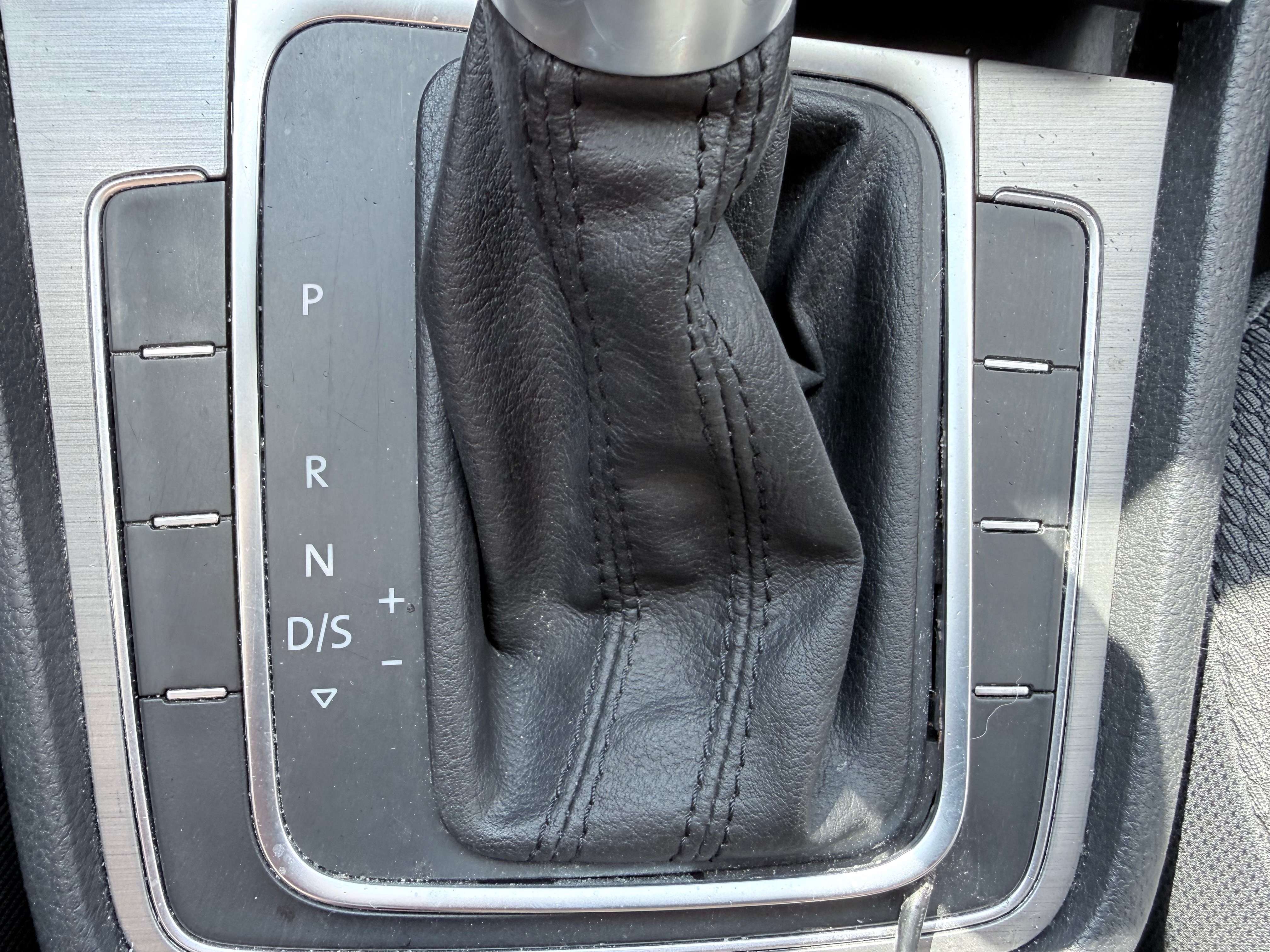2016 Volkswagen Golf Treadline thumb 15