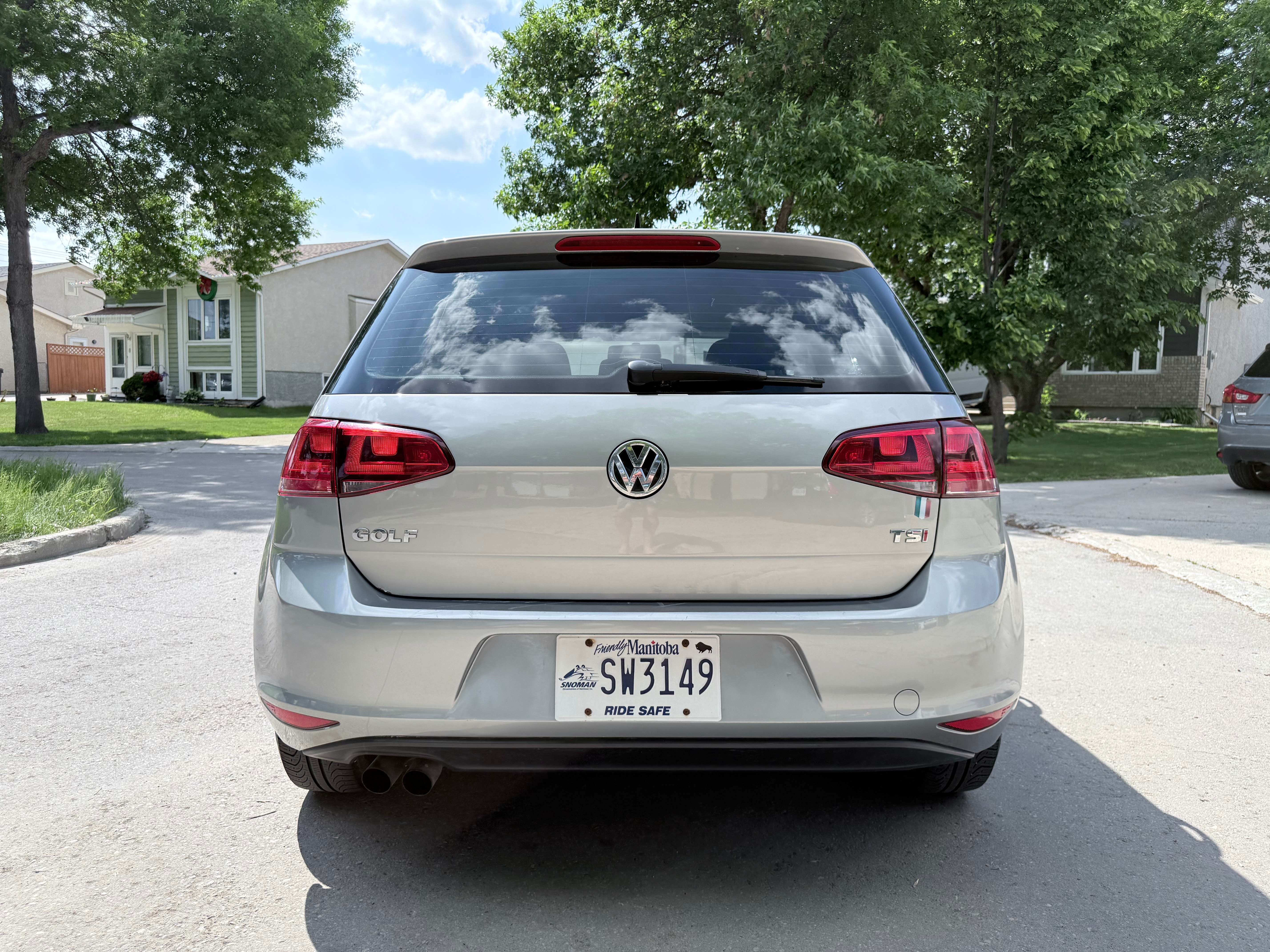 2016 Volkswagen Golf Treadline alt 3