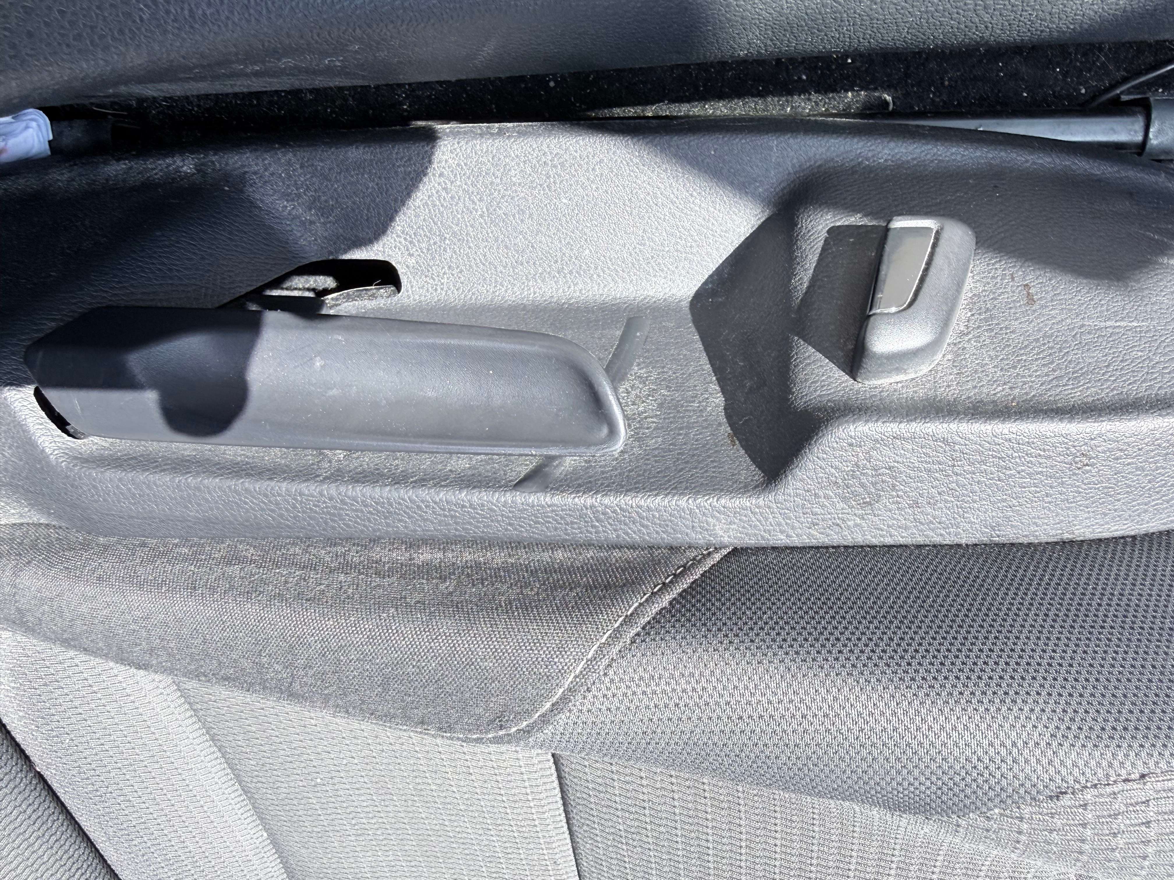 2016 Volkswagen Golf Treadline thumb 9