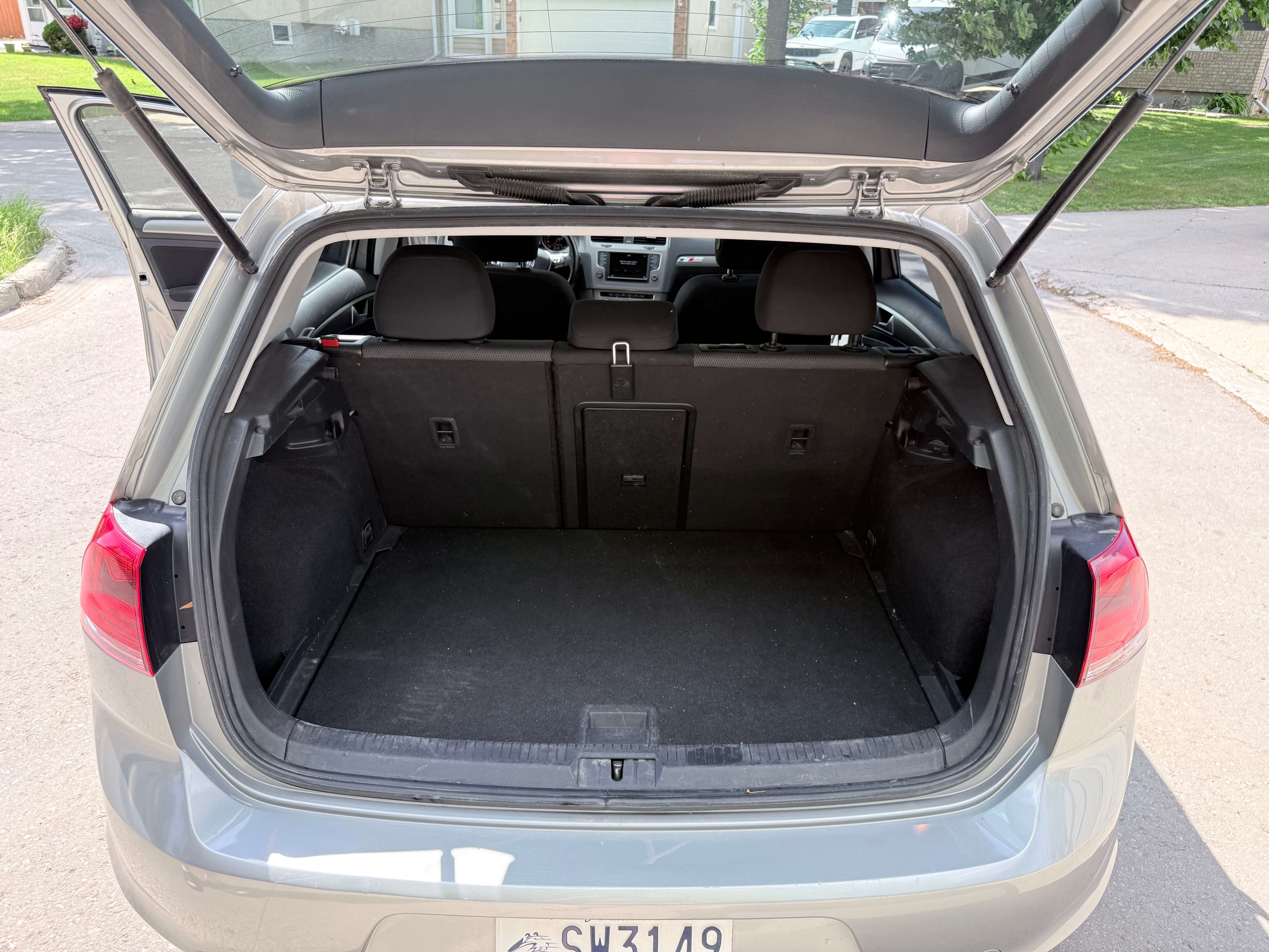 2016 Volkswagen Golf Treadline thumb 8