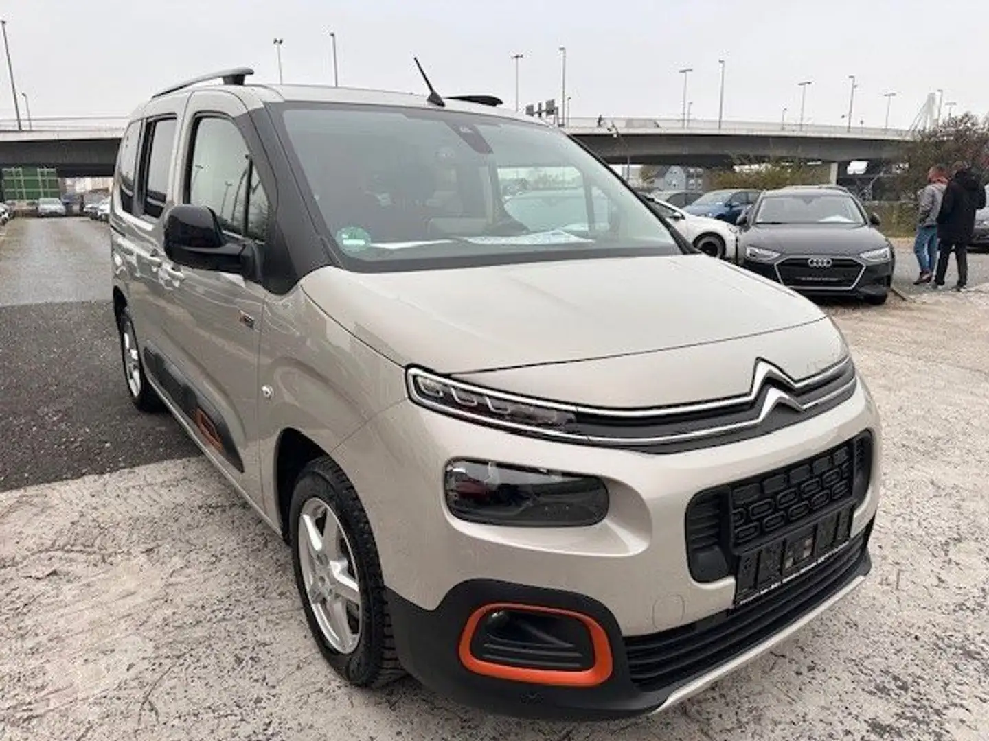 Citroen Berlingo Shine M 1,5 XTR Blue-HDI FAP HeadUp Beige - 2