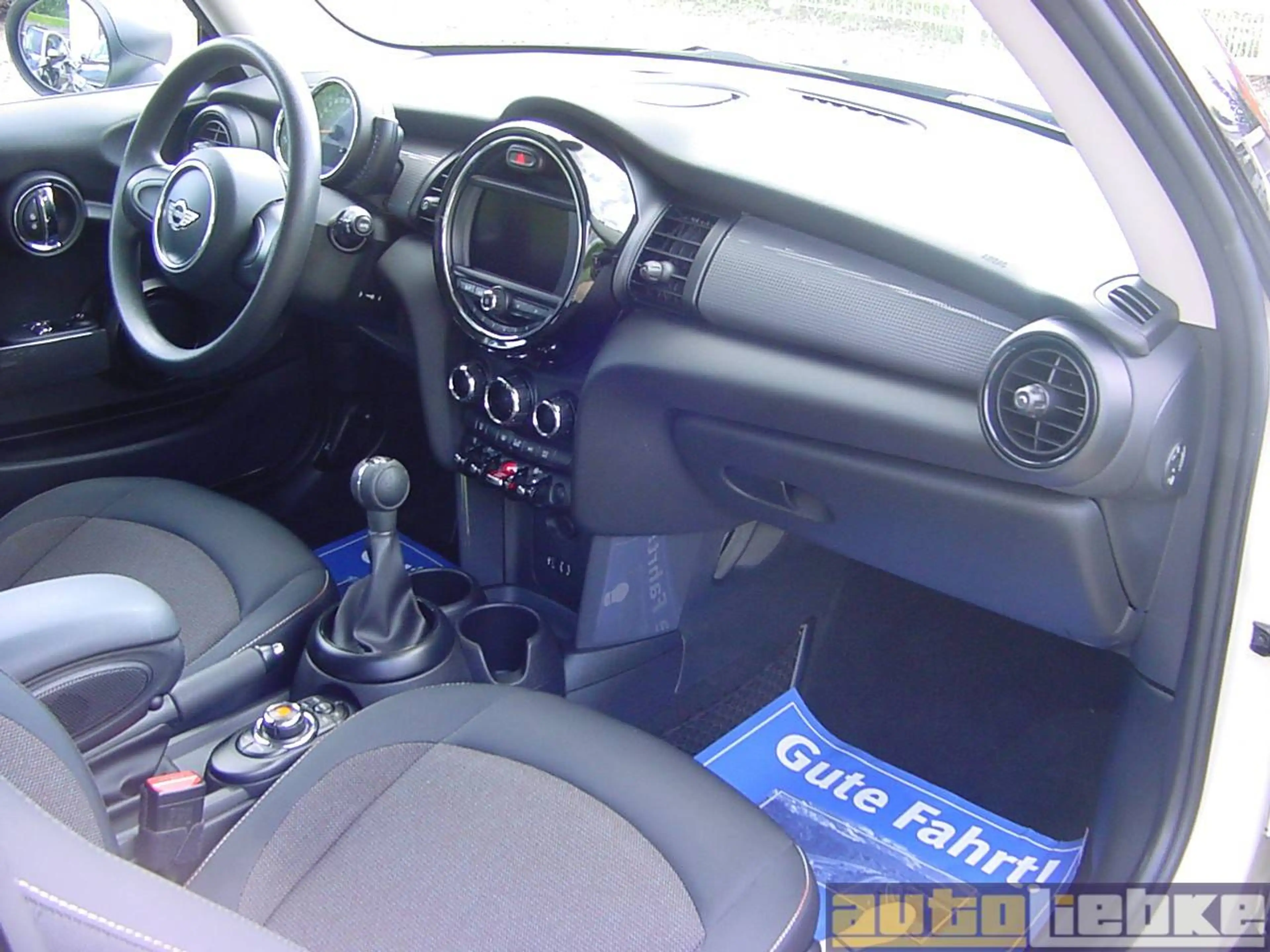 MINI One METROPOLITAN LED,NAVI,KLIMAAUT,BT,PARK-ASS — photo 10