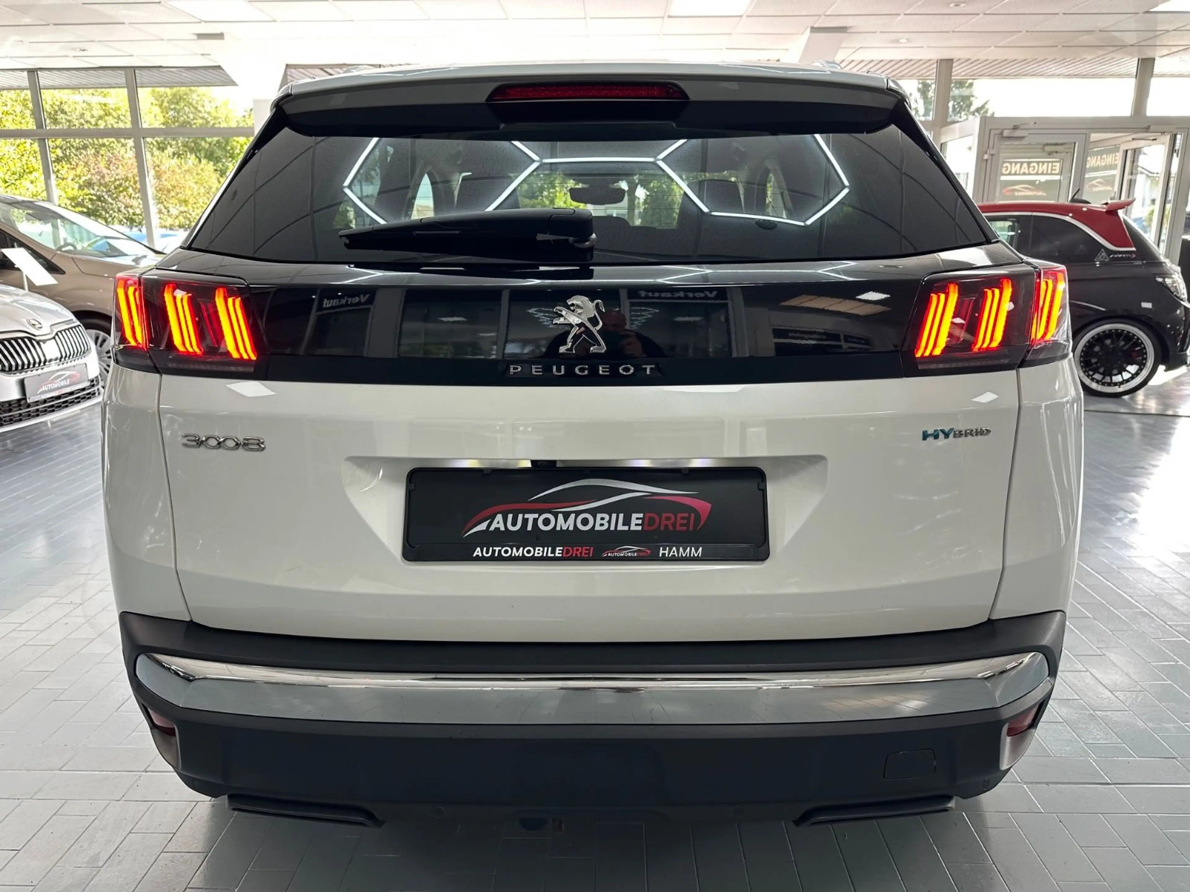 Peugeot 3008 Hybrid 225 Allure Pack — photo 9
