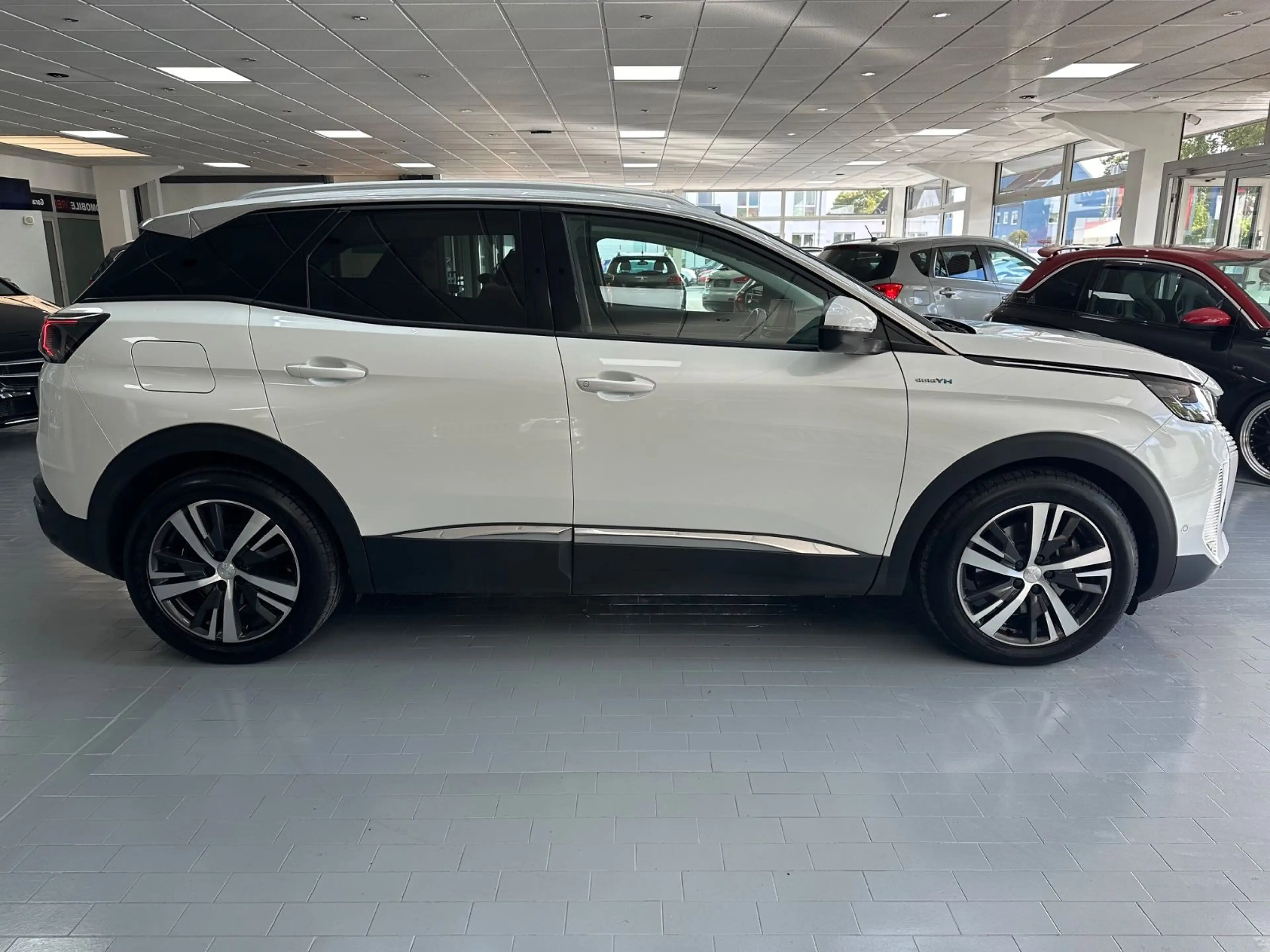 Peugeot 3008 Hybrid 225 Allure Pack — photo 6