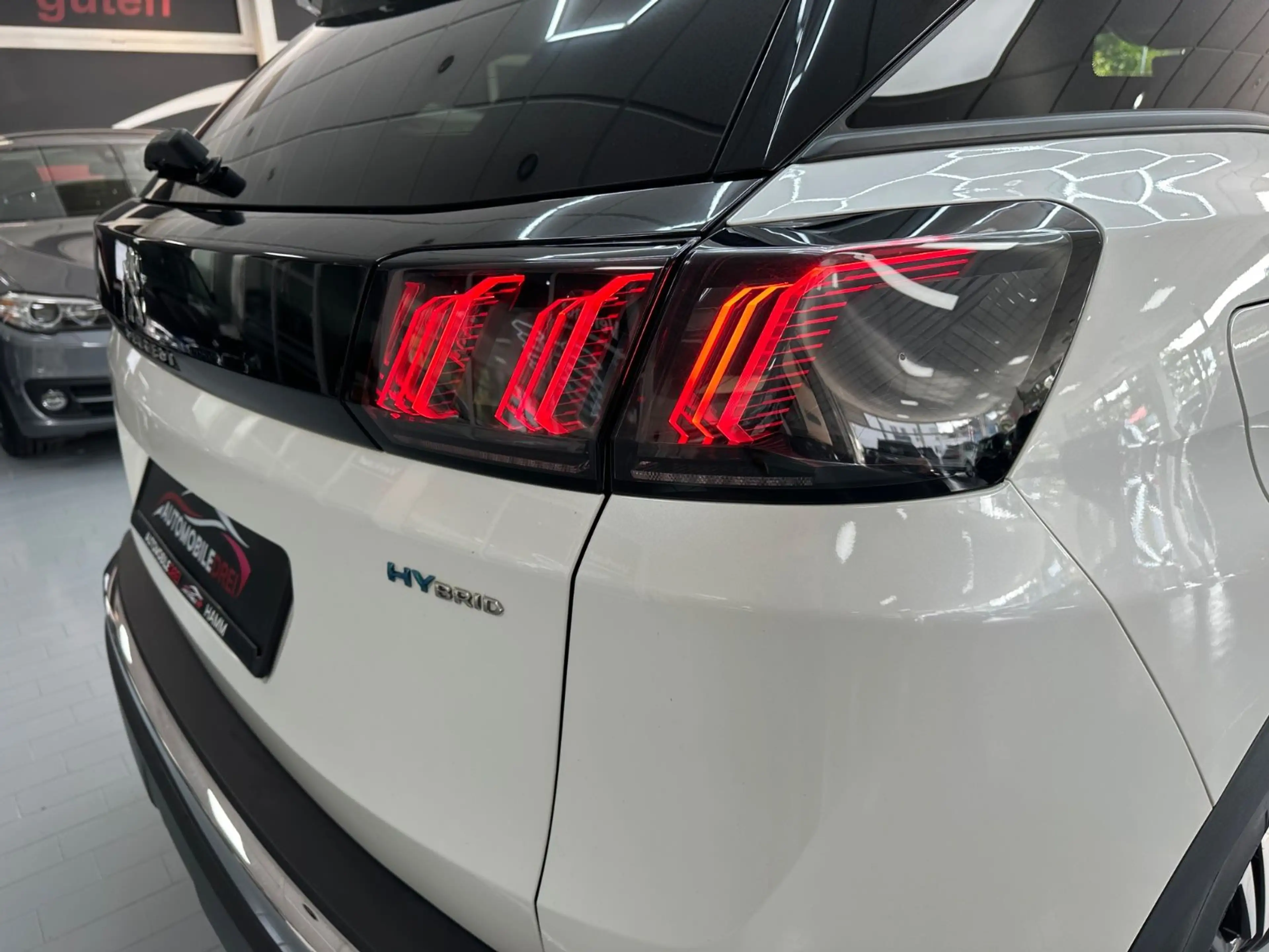Peugeot 3008 Hybrid 225 Allure Pack — photo 11