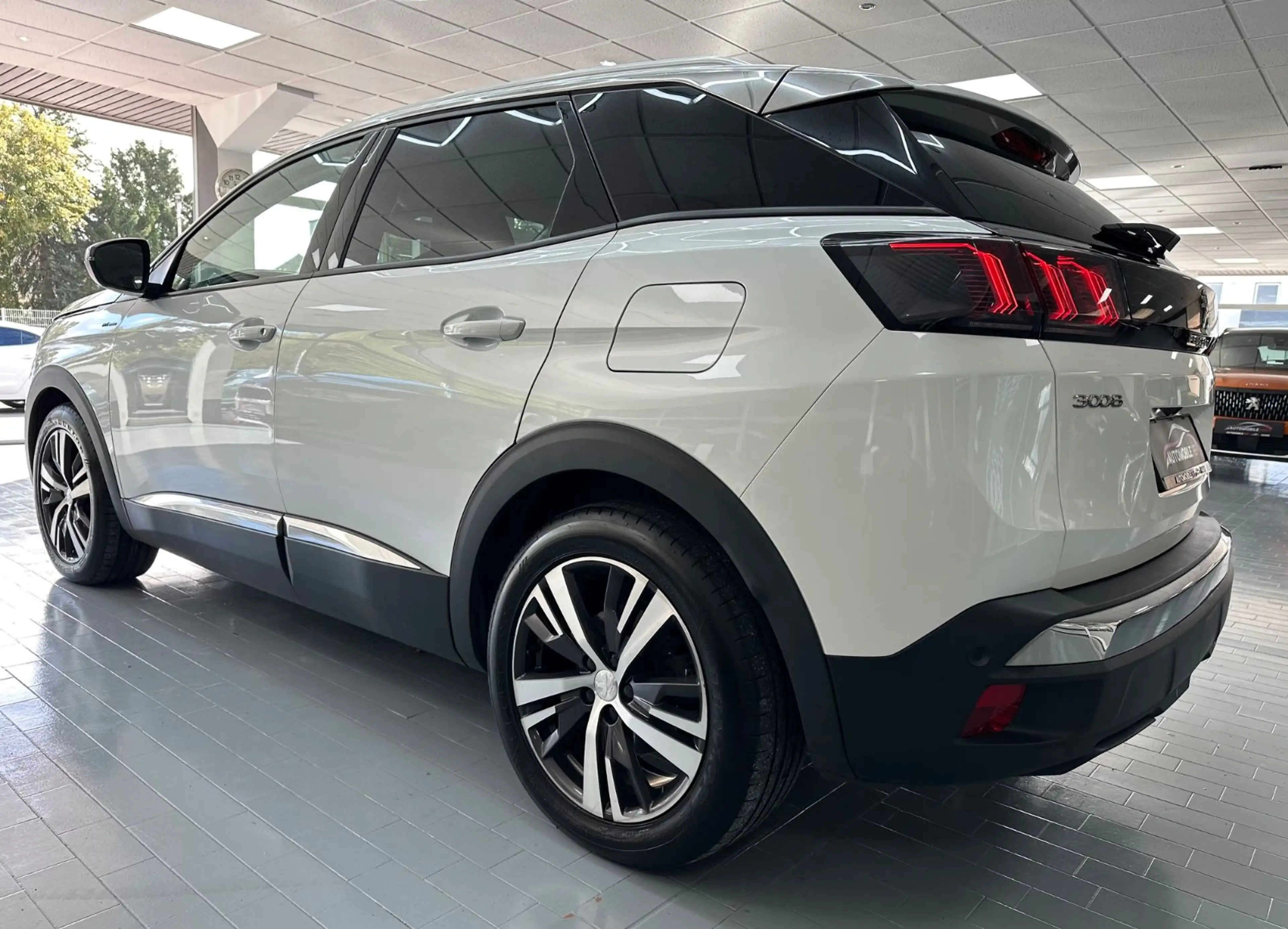 Peugeot 3008 Hybrid 225 Allure Pack — photo 3