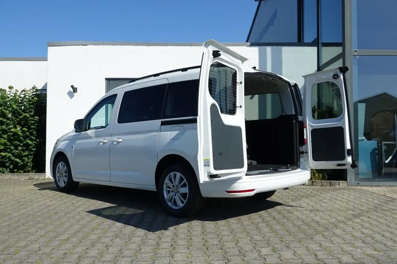 Volkswagen Caddy Maxi LIFE 7Stz DSG UPE: 44.990EUR* Bílá - 1