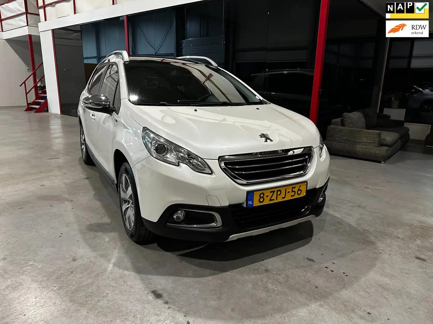 Peugeot 2008 1.2 PureTech Style / Pano dak / Cruise / Clima / N Wit - 1