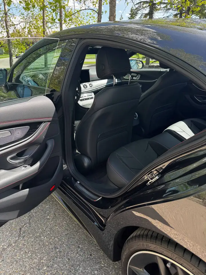 Mercedes-Benz CLS снимка Mercedes-Benz CLS