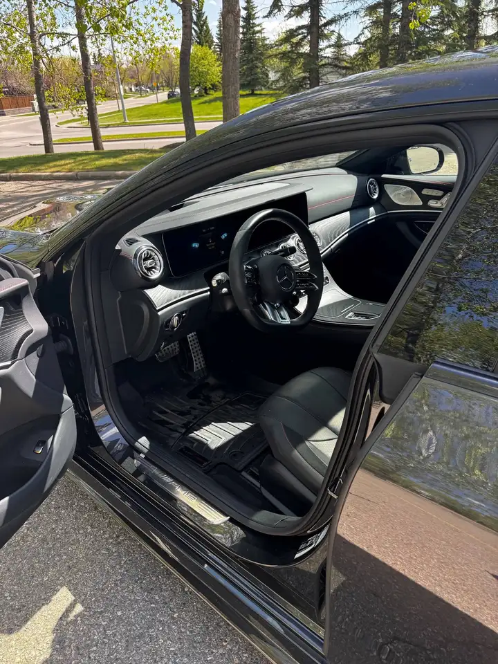 Mercedes-Benz CLS снимка Mercedes-Benz CLS