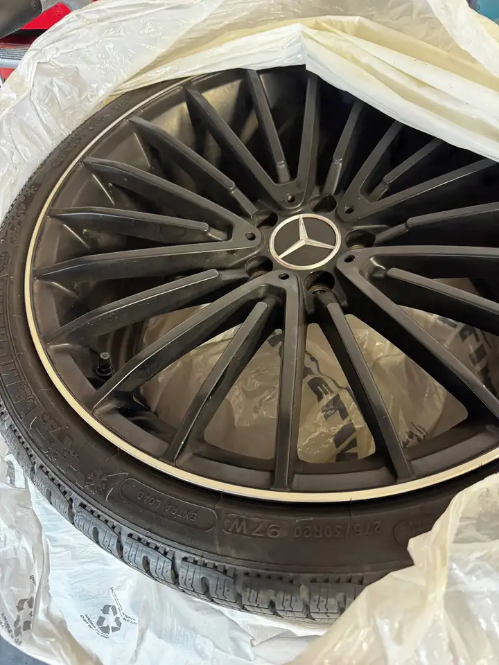 Mercedes-Benz CLS снимка Mercedes-Benz CLS