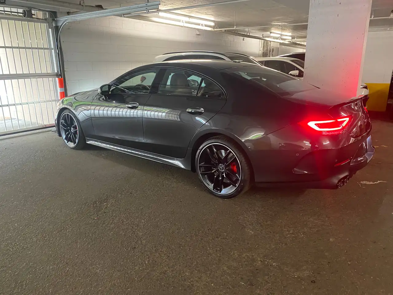 Mercedes-Benz CLS снимка Mercedes-Benz CLS