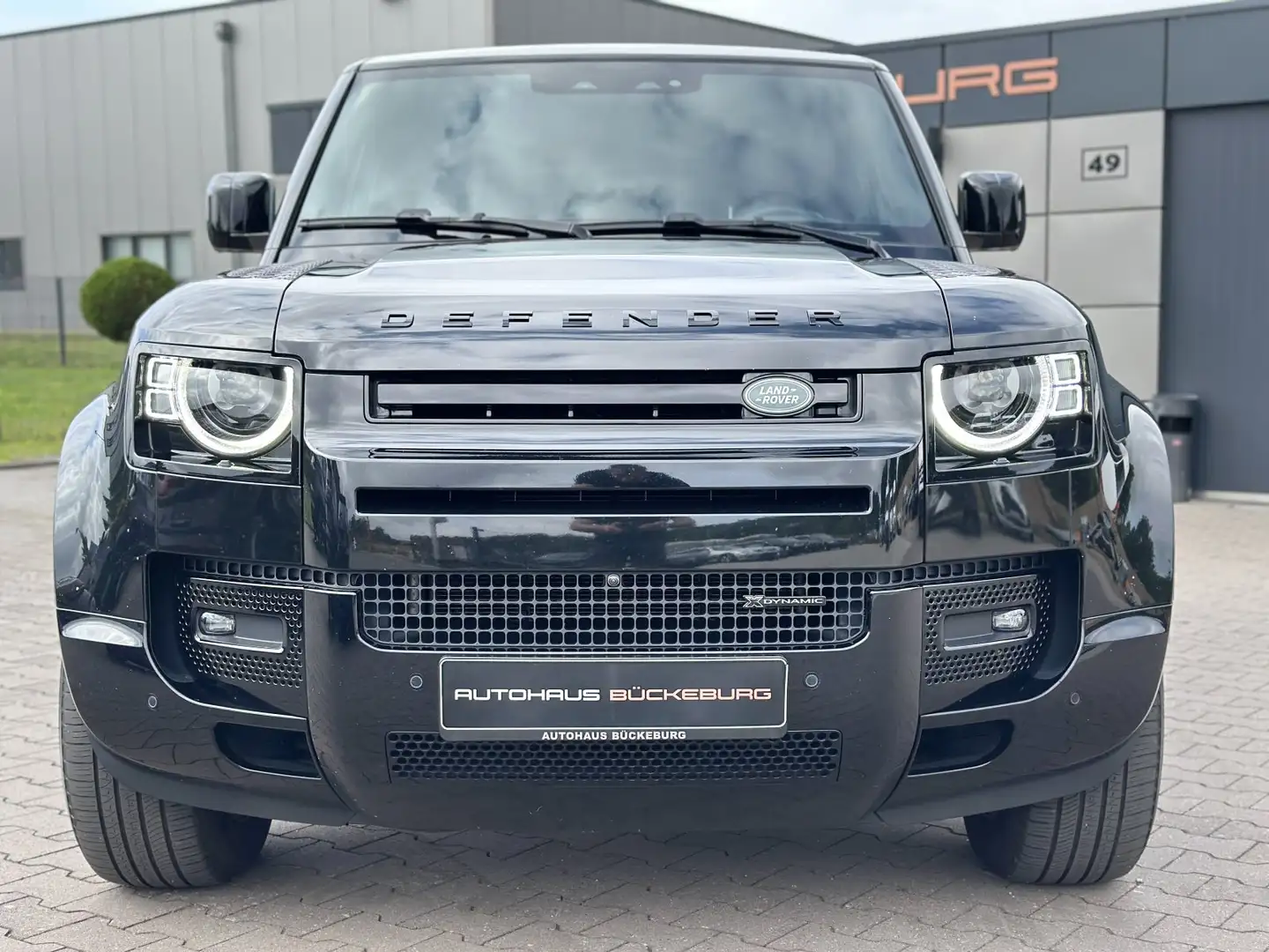 Land Rover Defender 3.0 D200 110 X-Dynamic SE Noir - 2