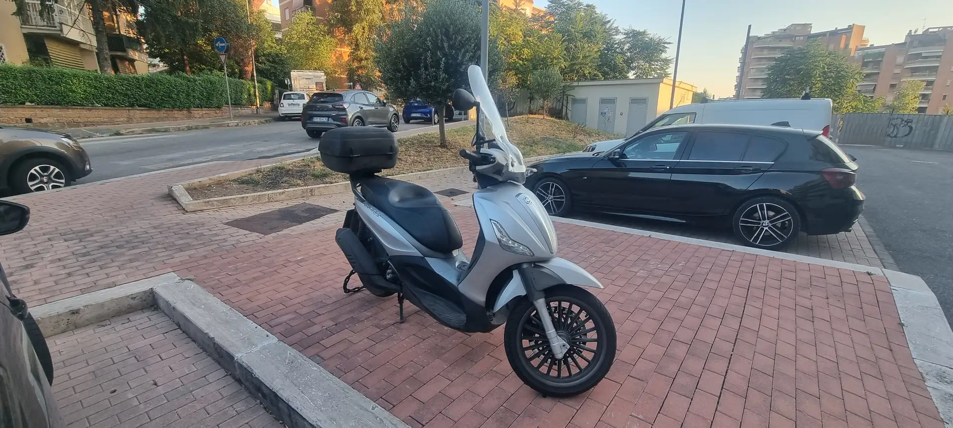 Piaggio Beverly 300 modello s Argento - 1