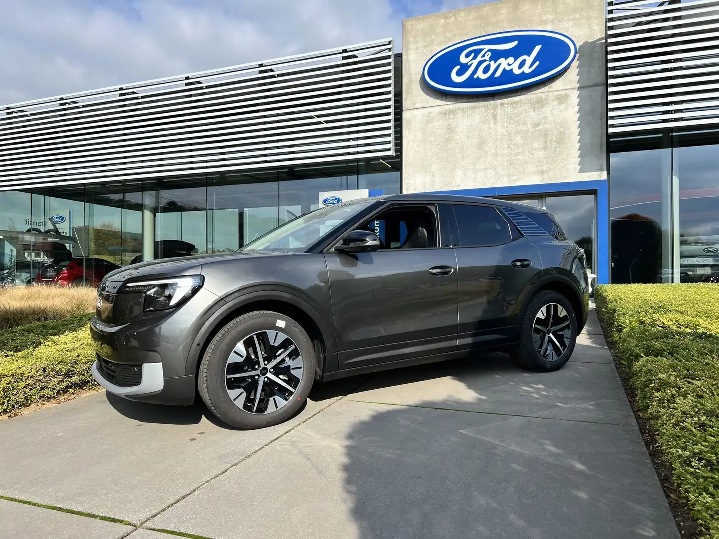 Ford Explorer SELECT / 77 KWH / 286 PK / STOCKACTIE!! Gris - 2