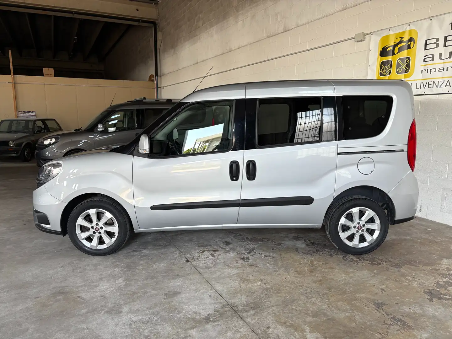 Fiat Doblo 1.6 M-Jet 120CV Autovettura 7 POSTI Argento - 2