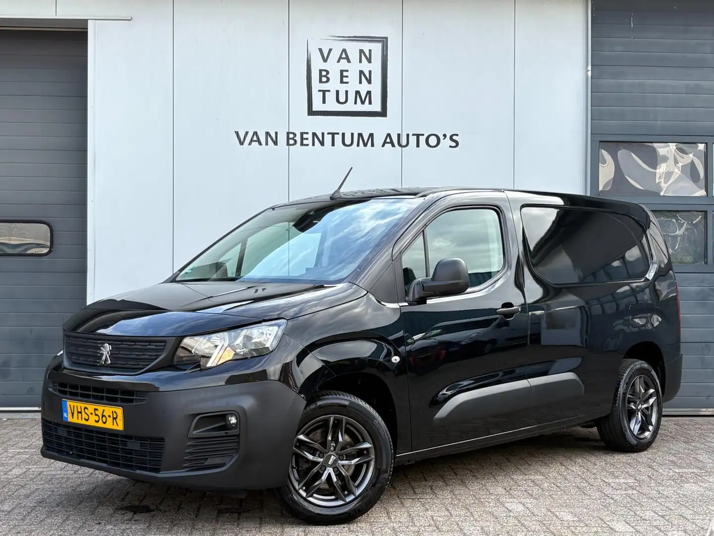 Peugeot Partner 1.5 BlueHDI 102pk L2 MAXI Airco Cruise 3-pers. Car Zwart - 1