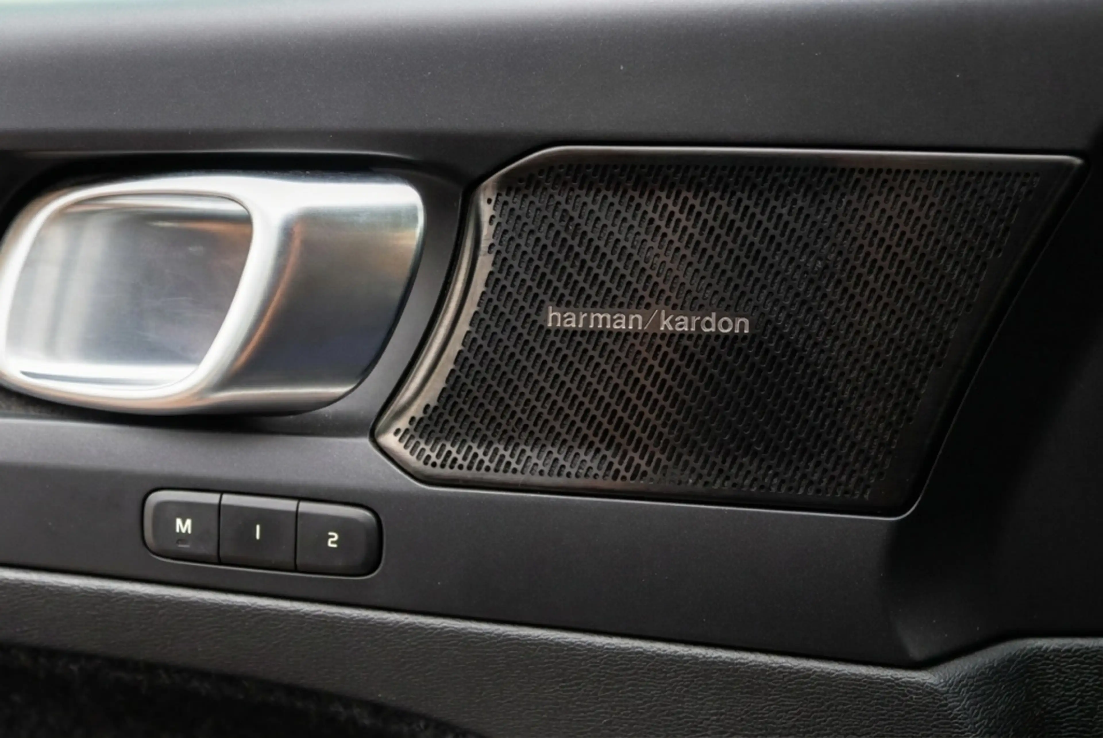 Volvo XC40 Recharge P8 AWD R-Design 408PK | Pano | Harman Kar — photo 22