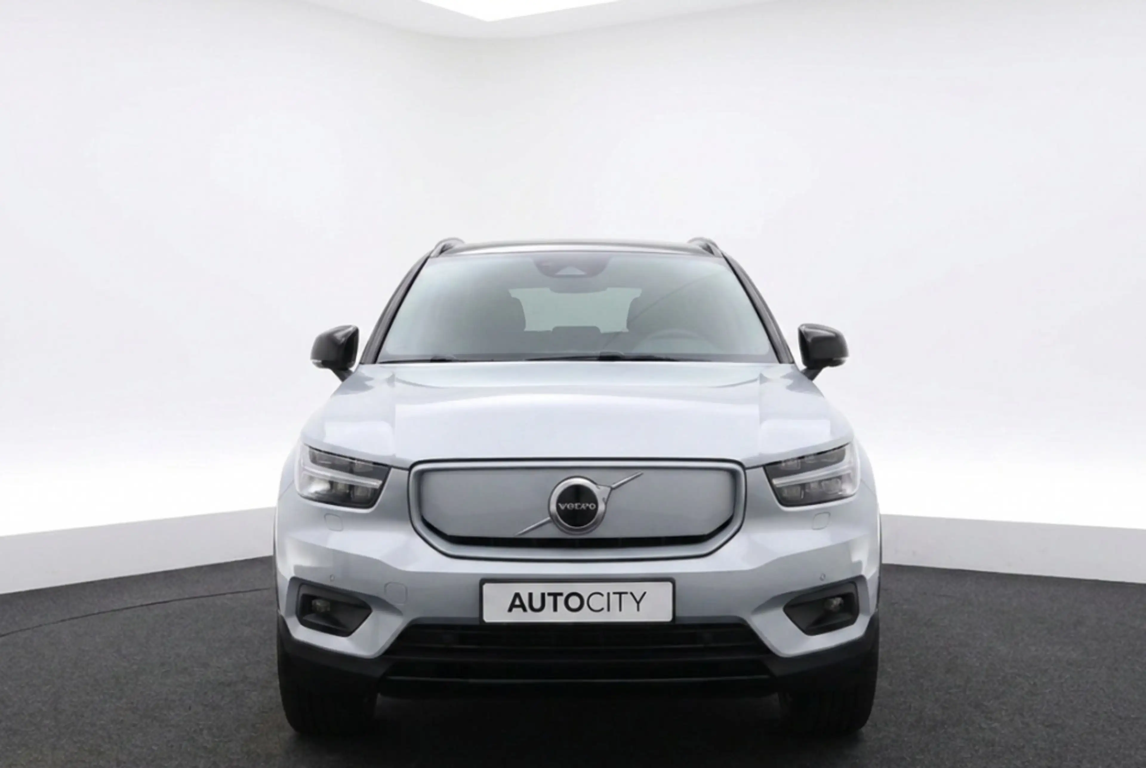 Volvo XC40 Recharge P8 AWD R-Design 408PK | Pano | Harman Kar — photo 4