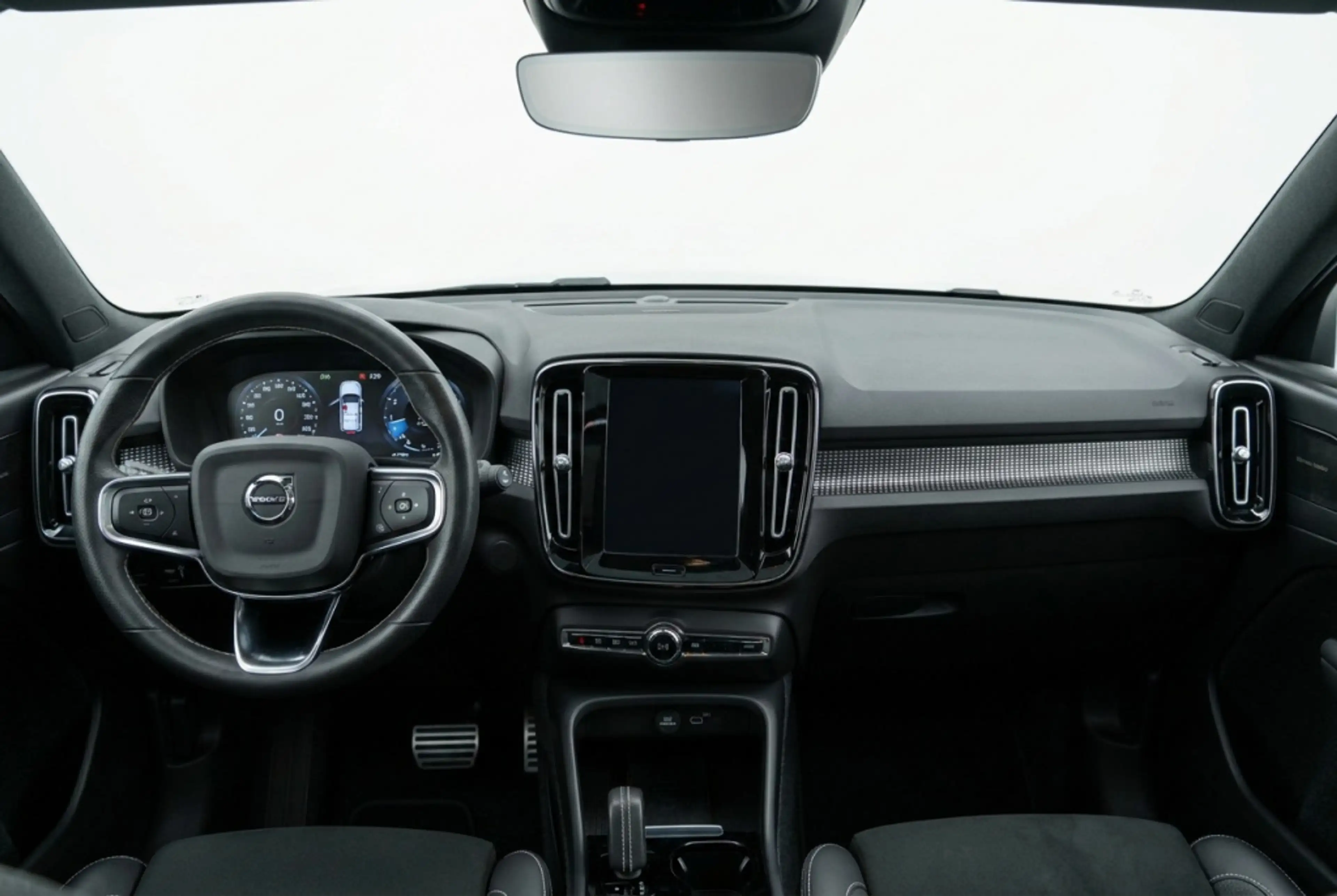 Volvo XC40 Recharge P8 AWD R-Design 408PK | Pano | Harman Kar — photo 14