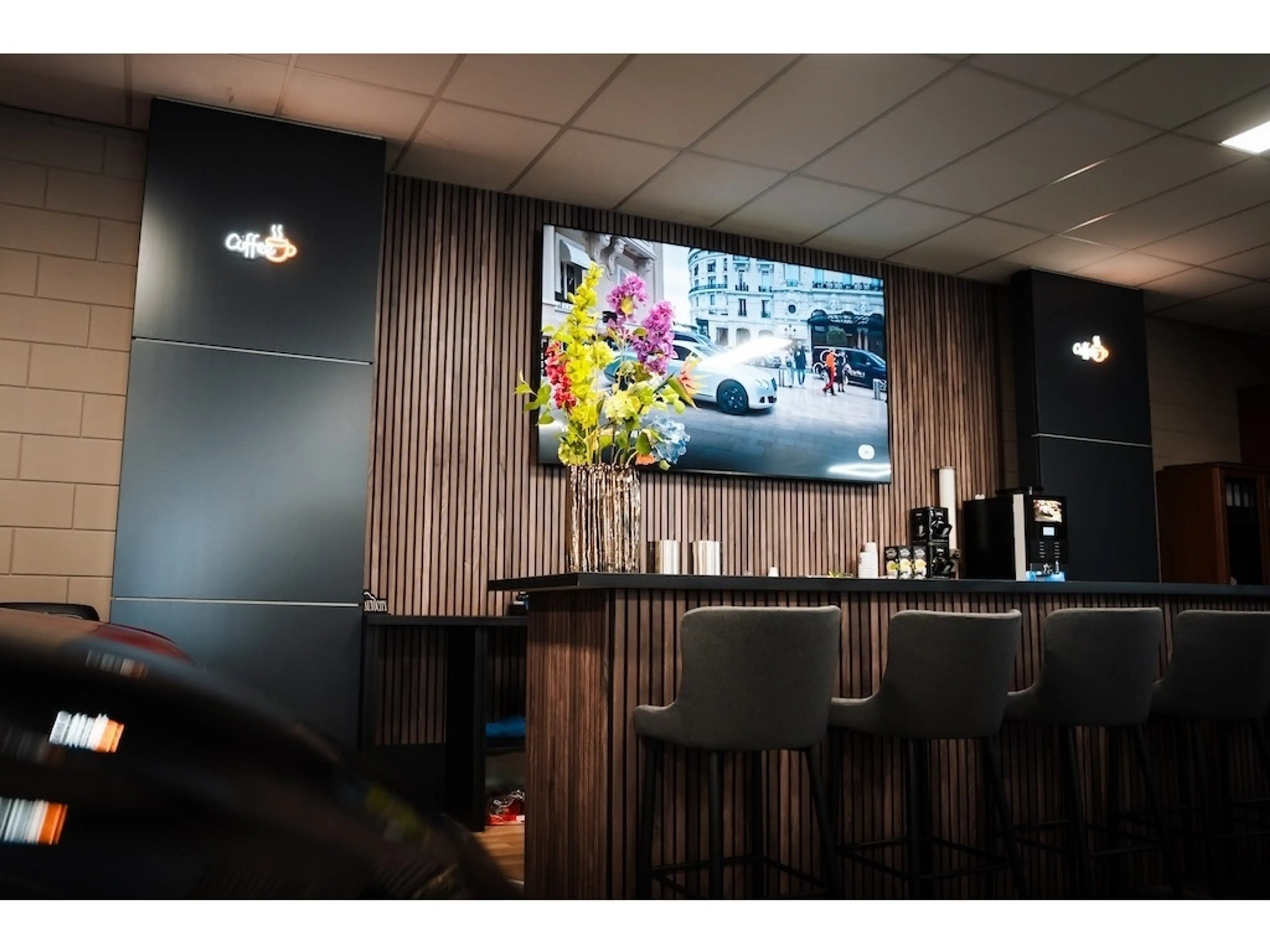 Volvo XC40 Recharge P8 AWD R-Design 408PK | Pano | Harman Kar — photo 25