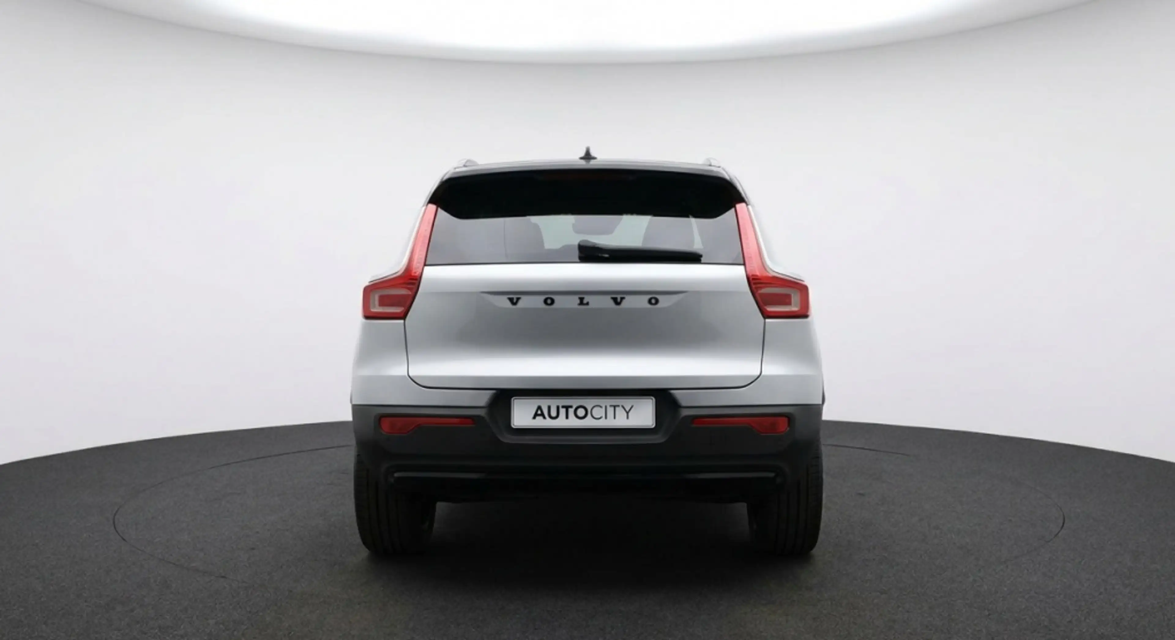 Volvo XC40 Recharge P8 AWD R-Design 408PK | Pano | Harman Kar — photo 3