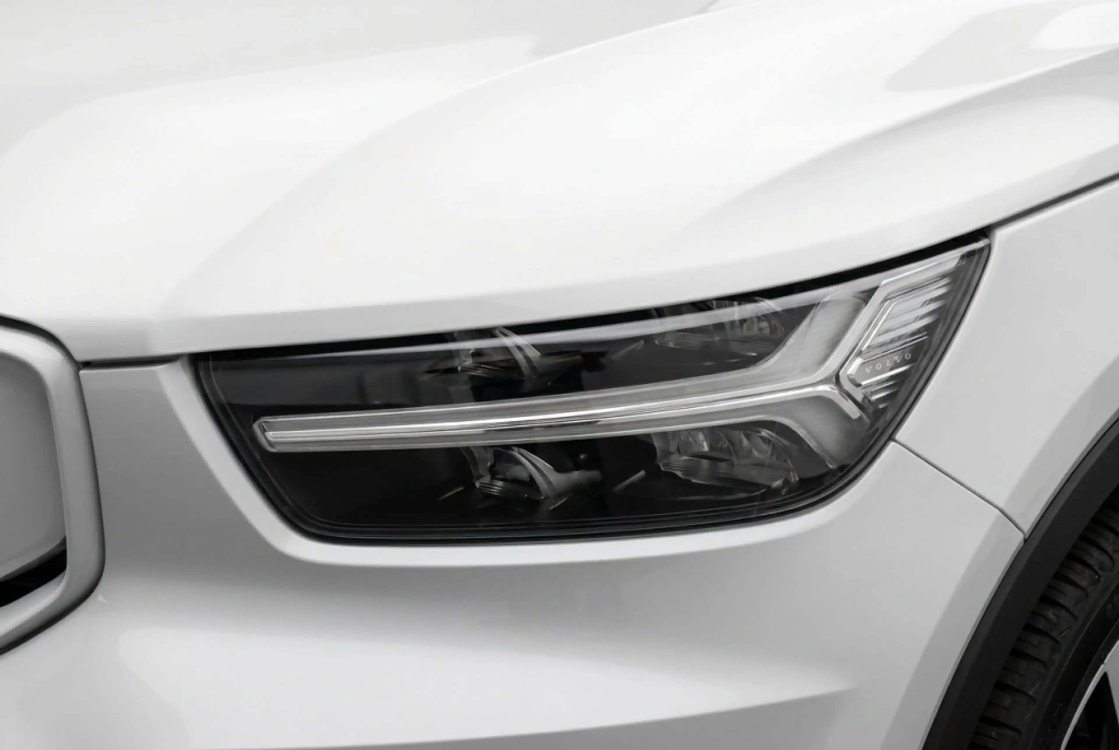 Volvo XC40 Recharge P8 AWD R-Design 408PK | Pano | Harman Kar — photo 6
