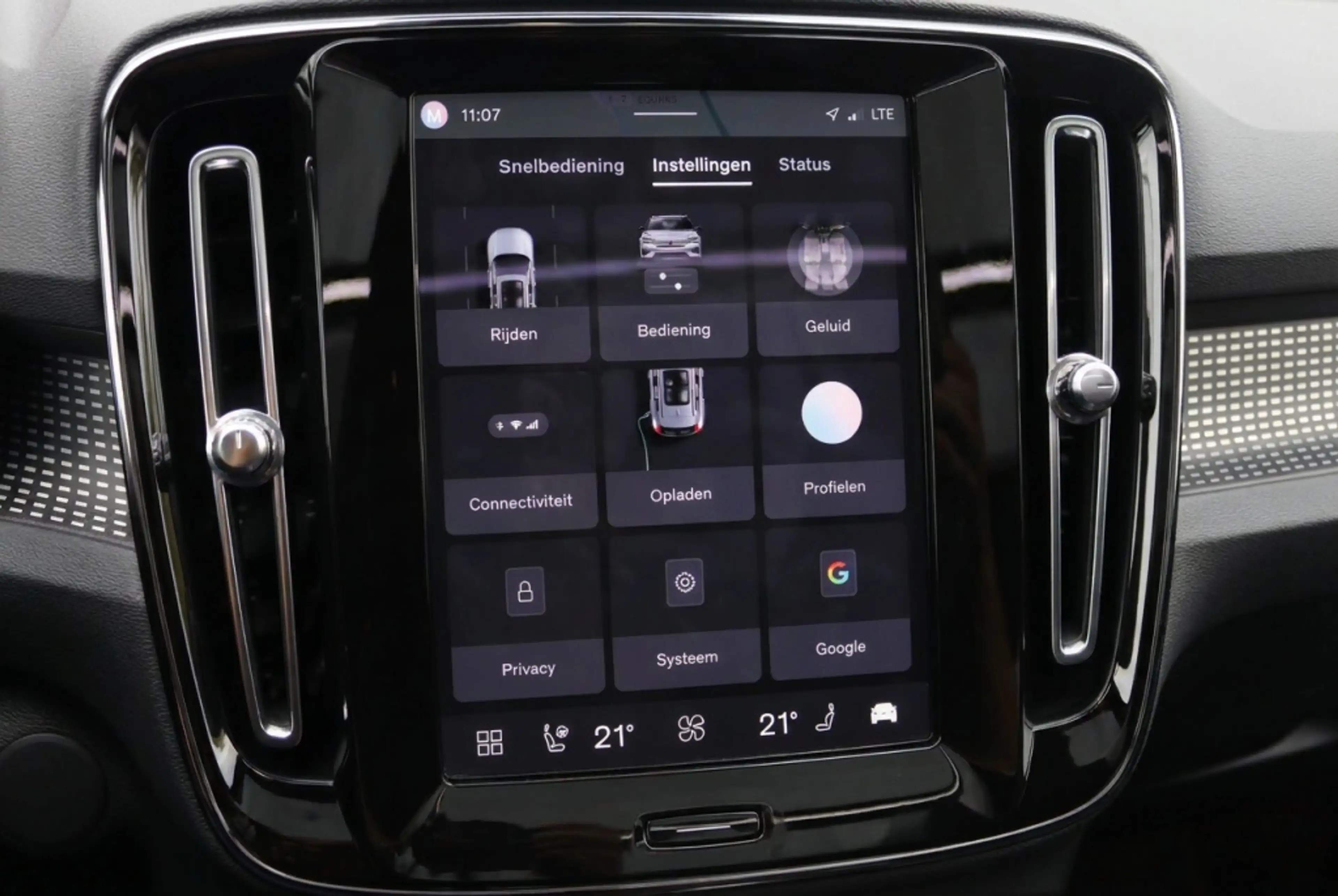 Volvo XC40 Recharge P8 AWD R-Design 408PK | Pano | Harman Kar — photo 19