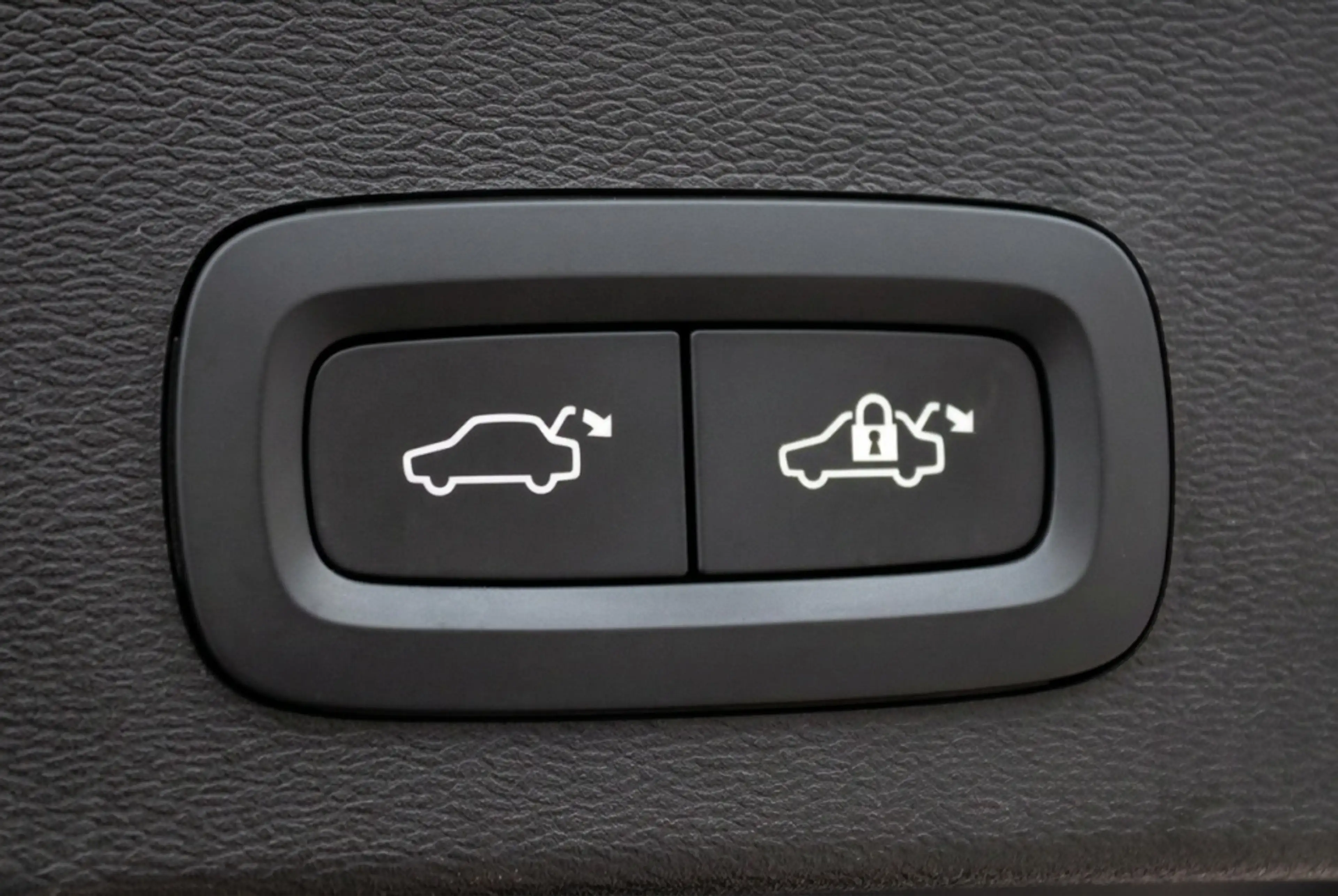 Volvo XC40 Recharge P8 AWD R-Design 408PK | Pano | Harman Kar — photo 13