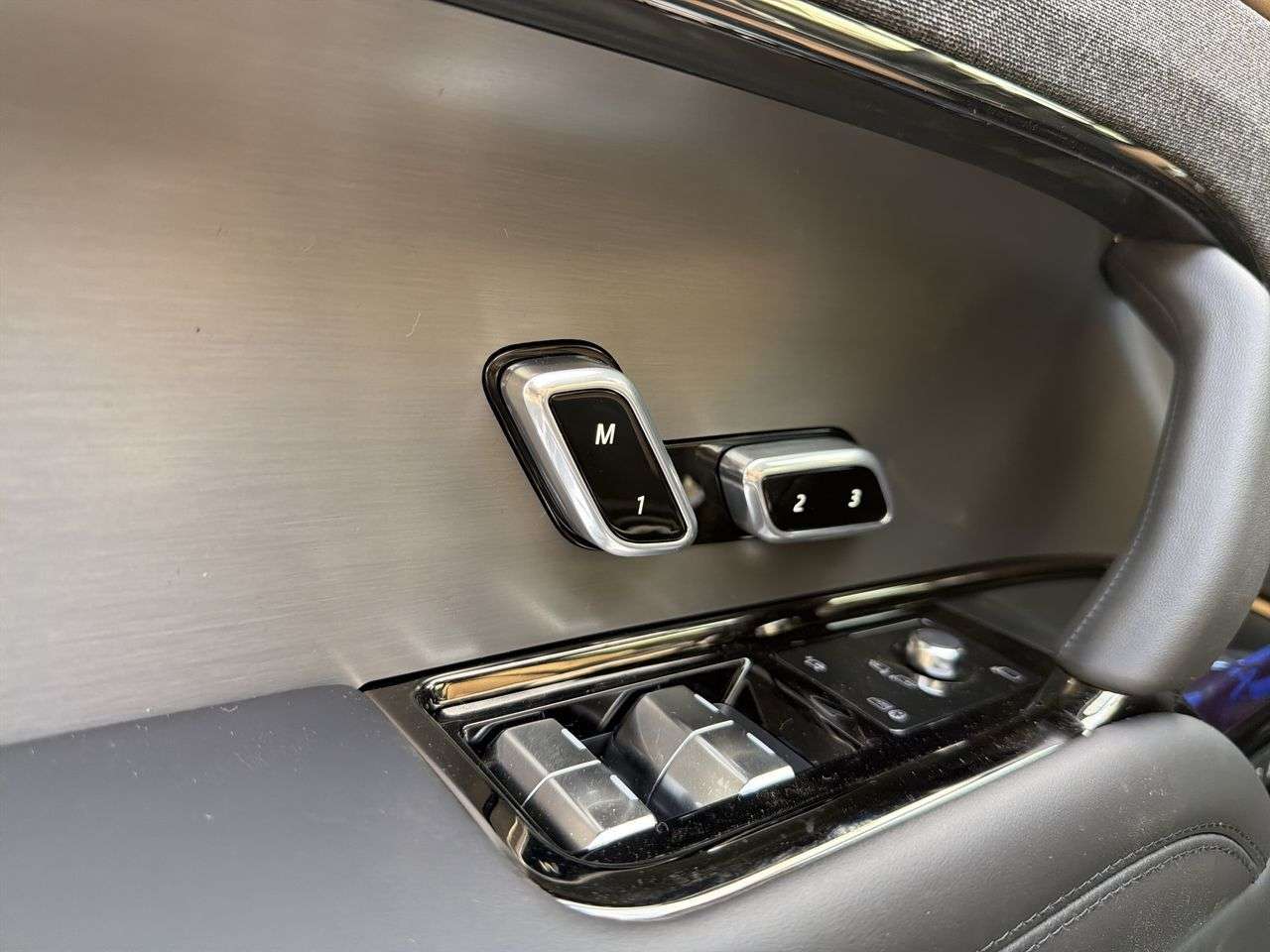 2026 Land Rover Range Rover Sport P530 Dynamic SE thumb 9