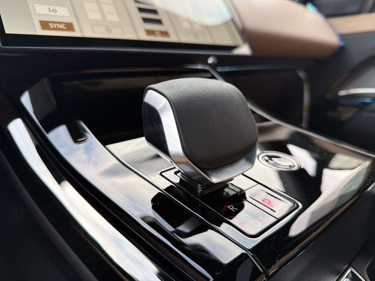 2026 Land Rover Range Rover Sport P530 Dynamic SE thumb 17