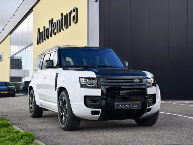 Land Rover Defender view 3