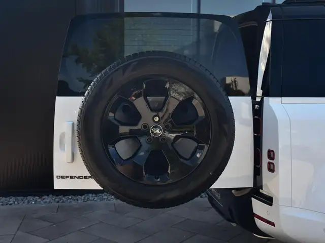 Land Rover Defender view 10