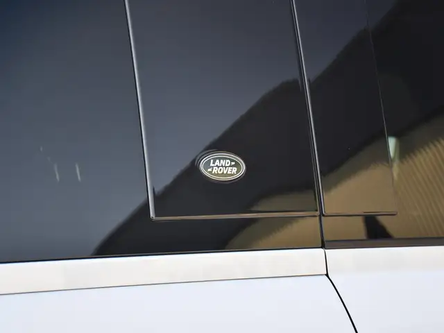 Land Rover Defender view 14