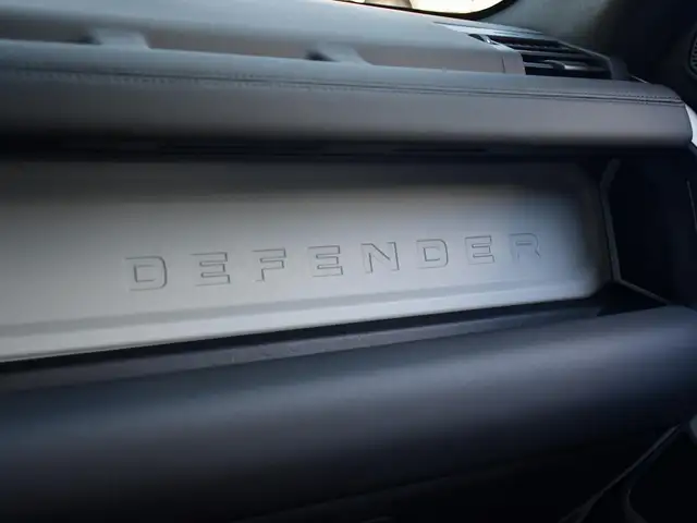 Land Rover Defender view 15