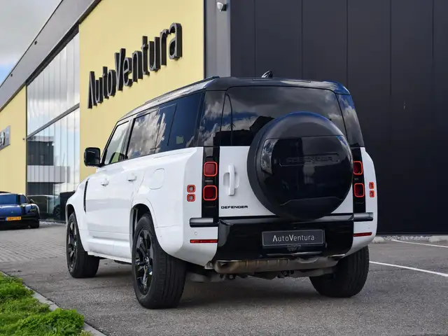 Land Rover Defender view 4