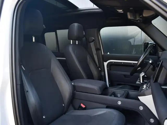 Land Rover Defender view 7