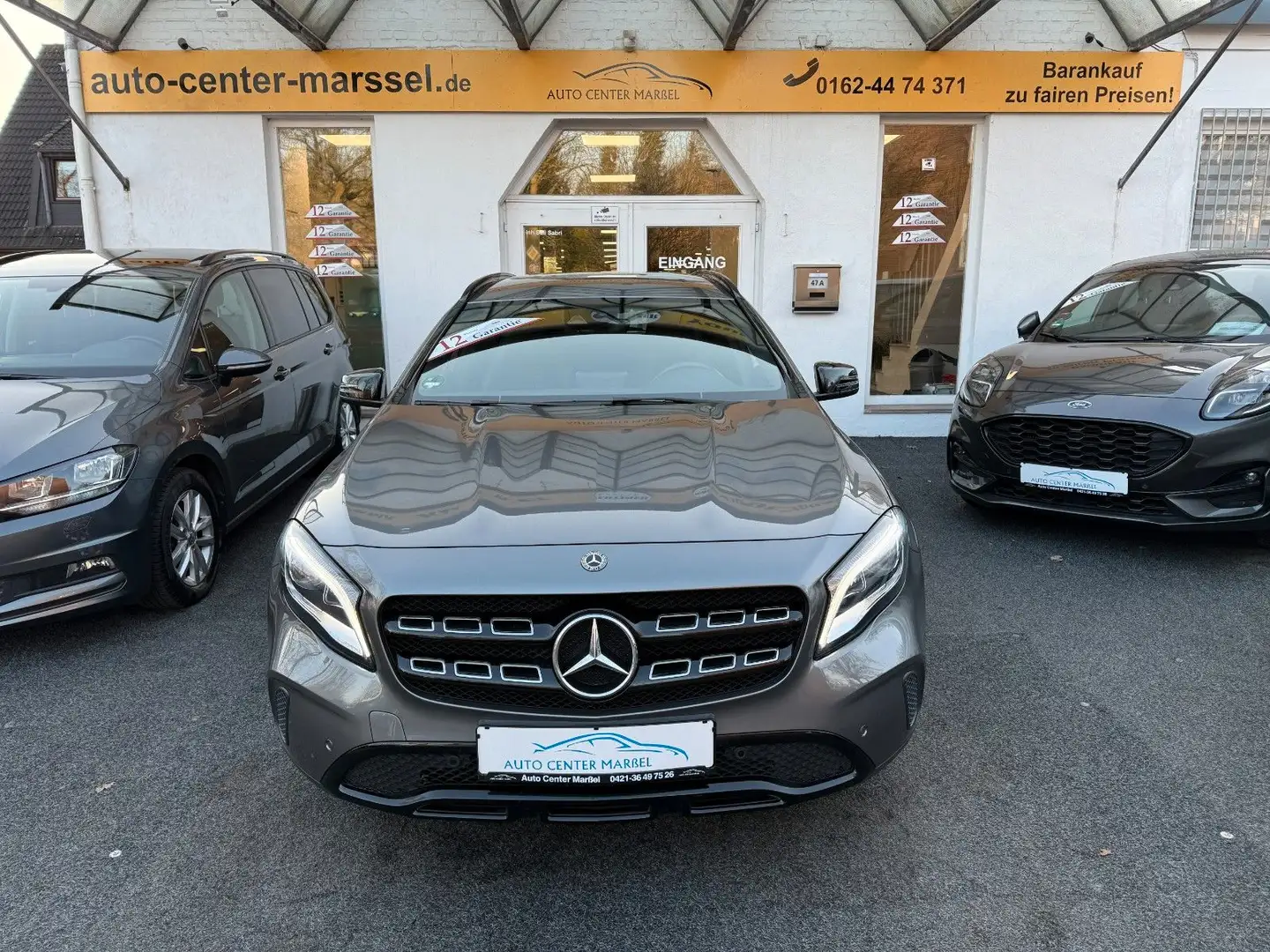 Mercedes-Benz GLA 180 NAVI/AHK/KAMERA/LED/NIGHT-PAKET/AMBIENTE Šedá - 2