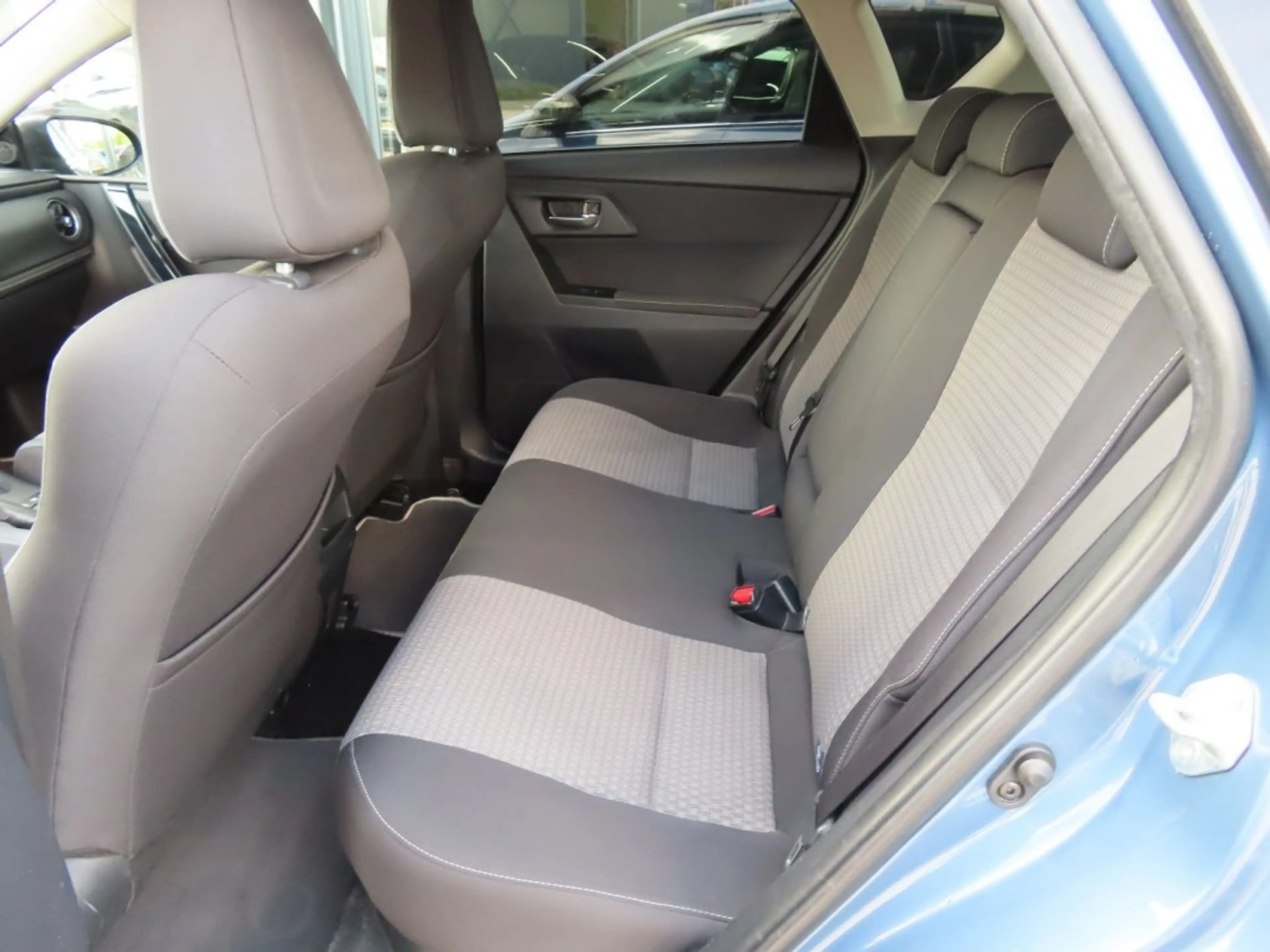 Toyota Auris 1.8 Hybrid Black Edition Ecc Acc Camera Trekhaak 2 — photo 13