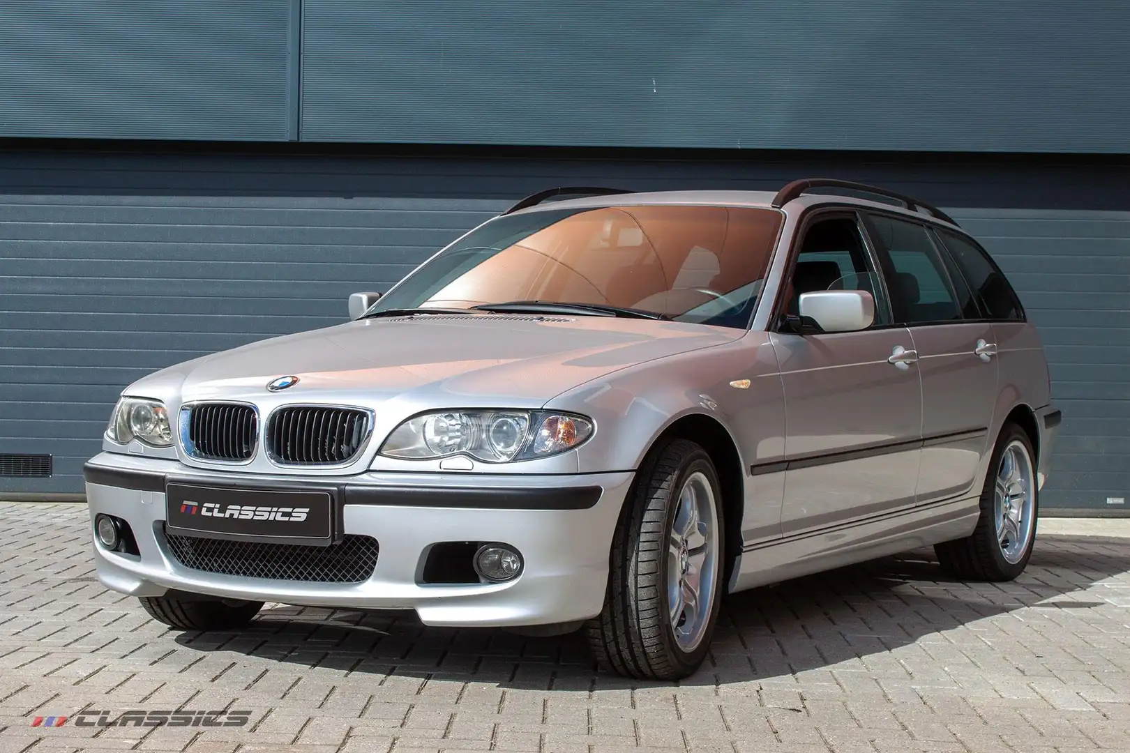 BMW 330 3-serie Touring 330xi E46 / Facelift / Youngtimer Gris - 1