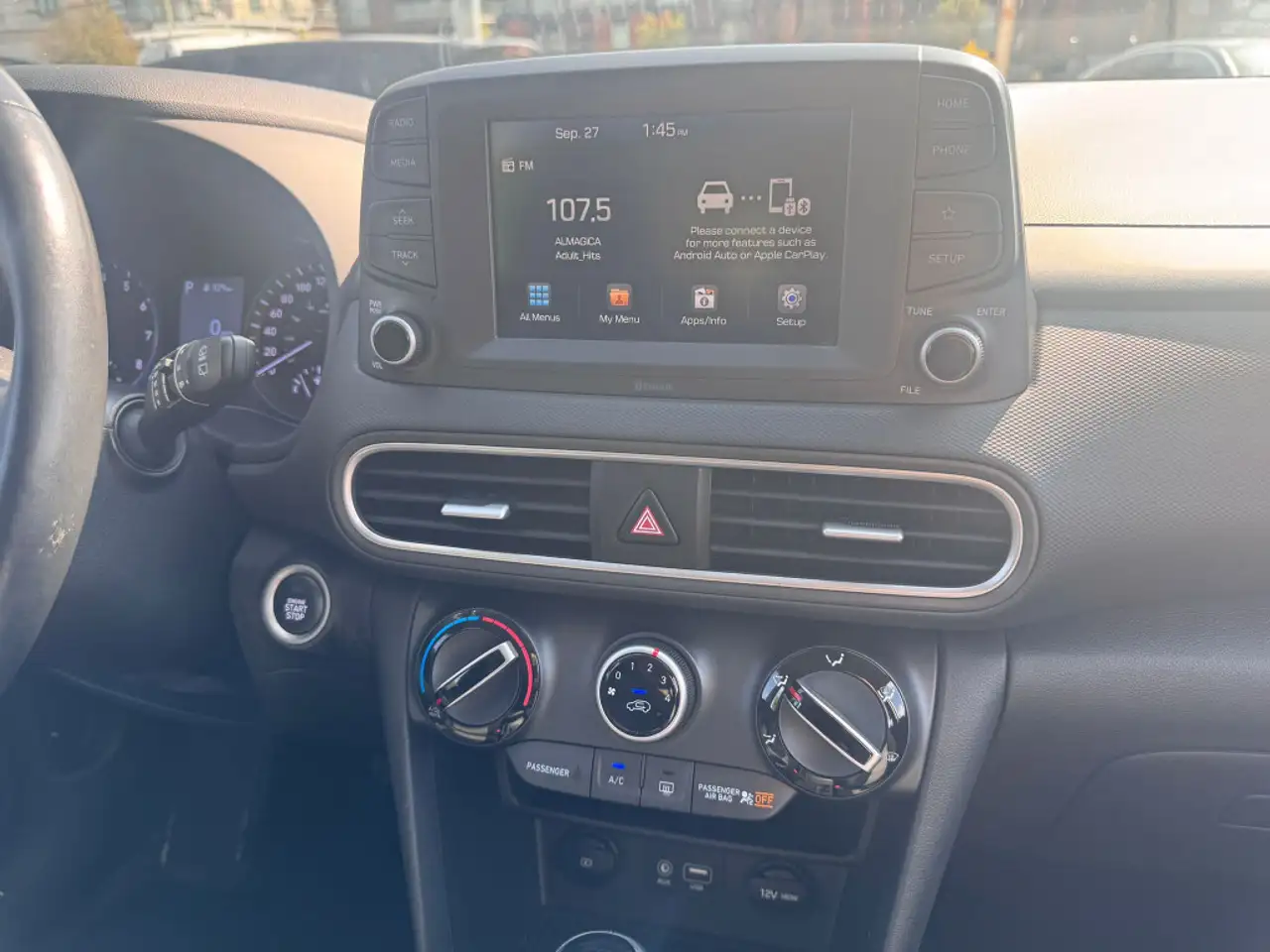 Hyundai KONA снимка Hyundai KONA
