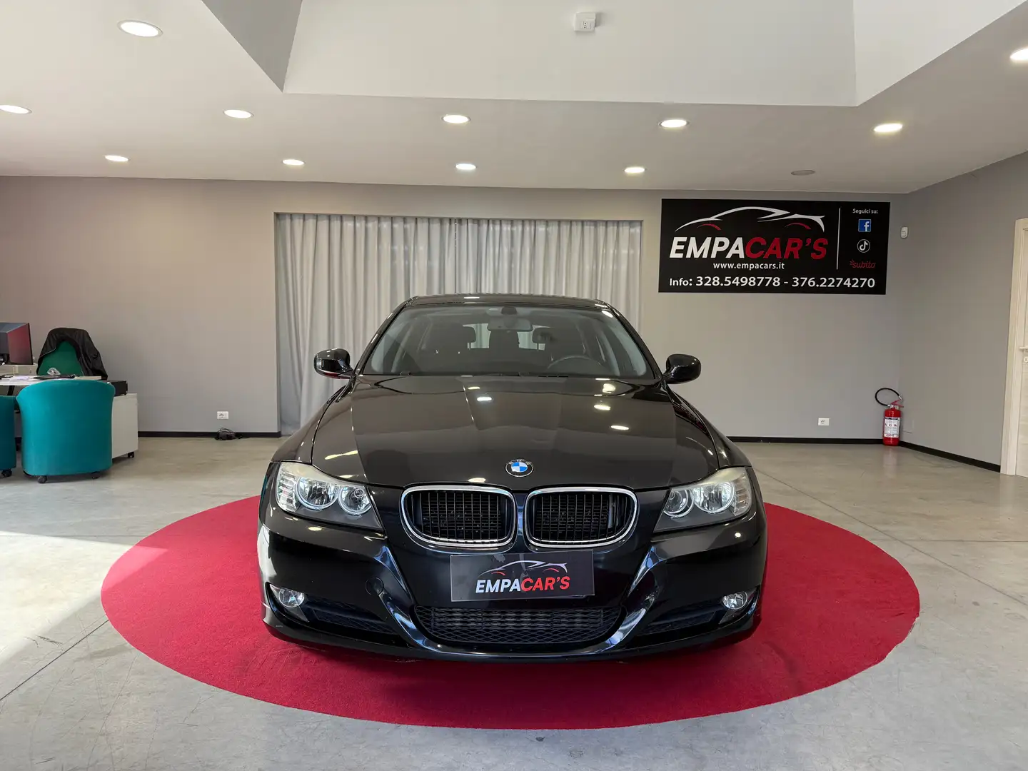 BMW 320 320d Touring Futura FL Noir - 2